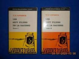 Les sept piliers de la sagesse. En 2 volumes. 1963. 2 volumes, format de poche. 369 + 436 pages. Rousseurs aux couvertures. (Arabie, Guerre de 1914-1918, Première guerre mondiale)