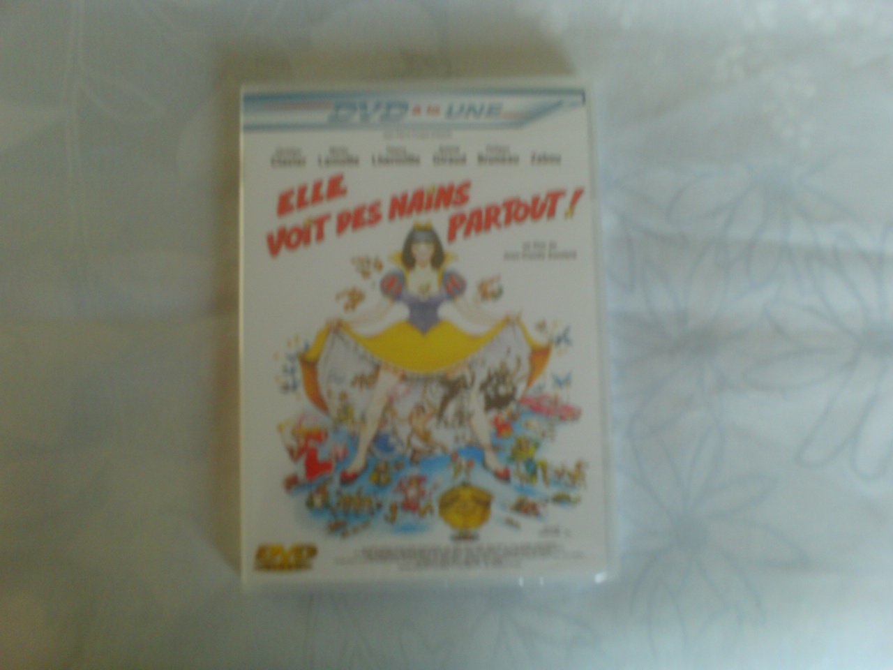 Elle voit des Nains Partout 3294333019243