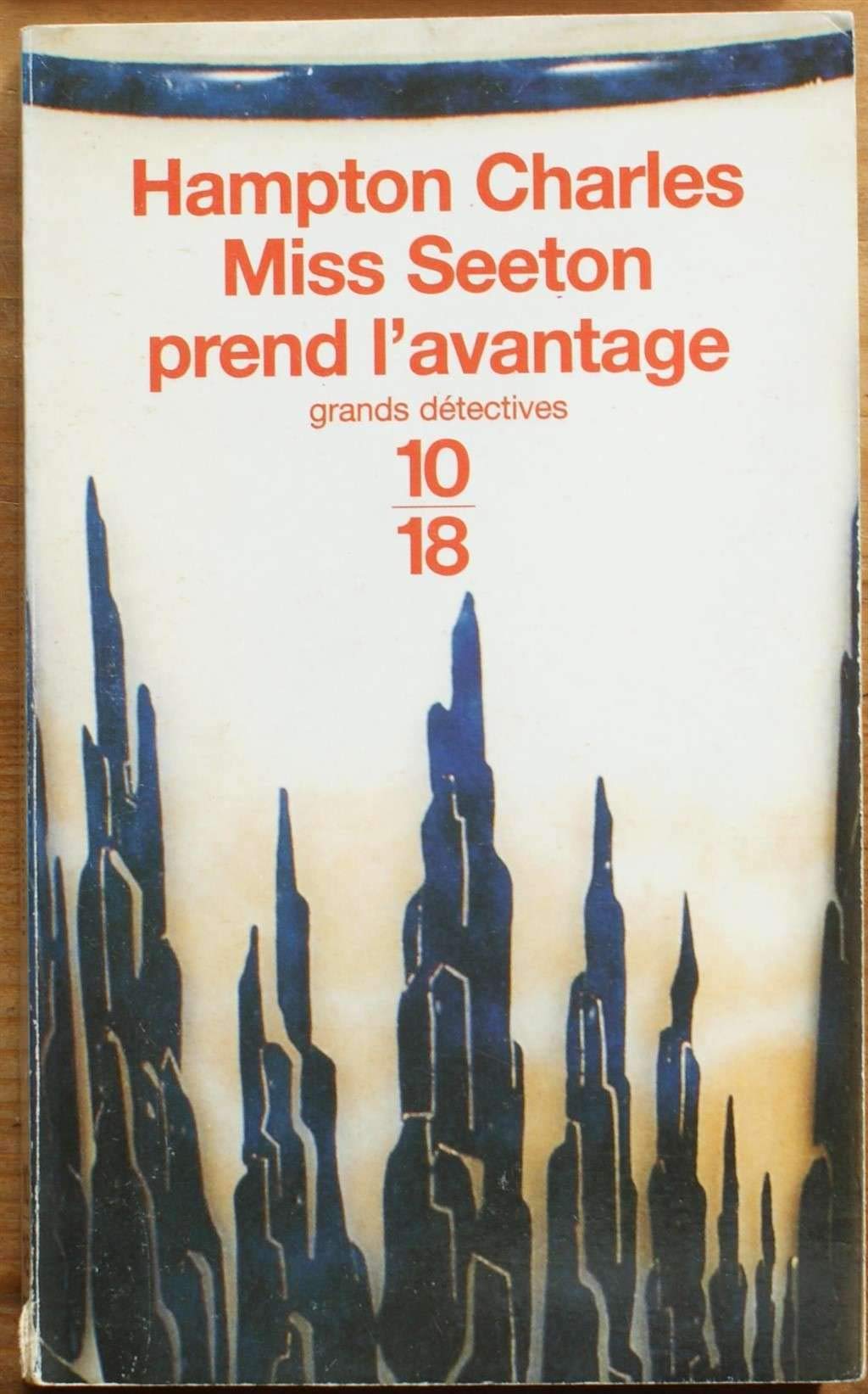 Miss Seeton prend l'avantage 9782264027955