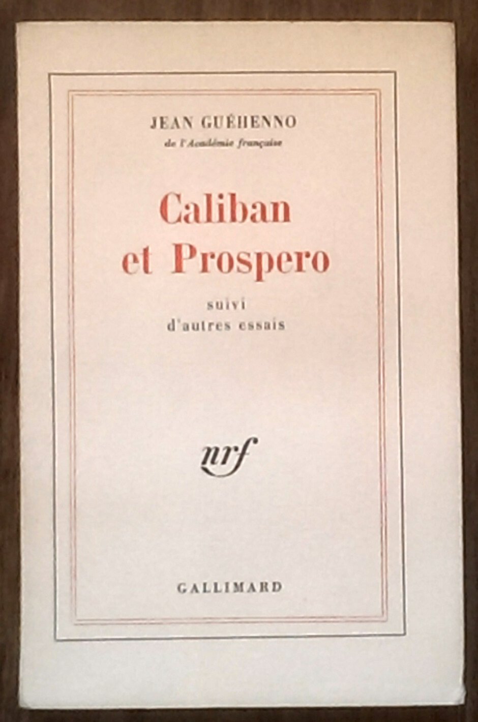 Caliban prospero, suivi d'autres essais. in-12, 12x19 cm, broché, rabats, 227 pp.