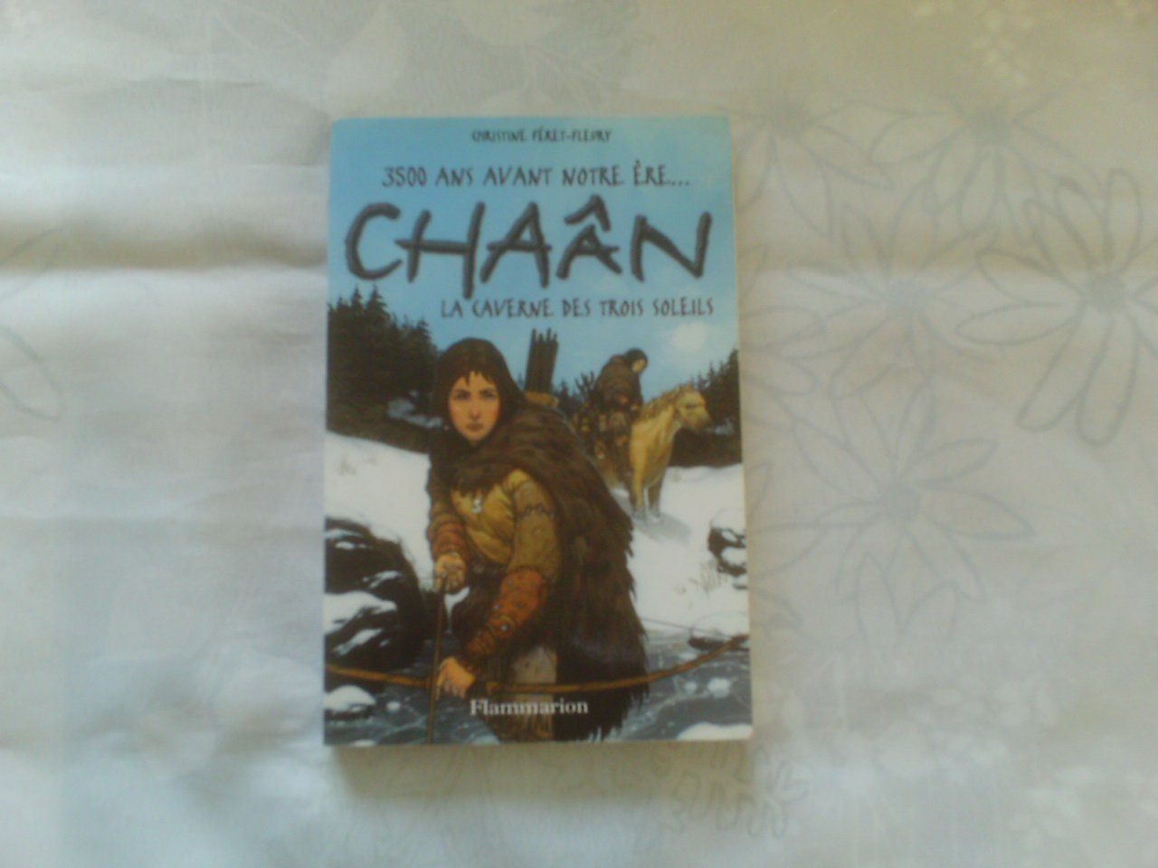 Chaan la chasseresse, tome 2 : La Caverne des trois soleils 9782081624337