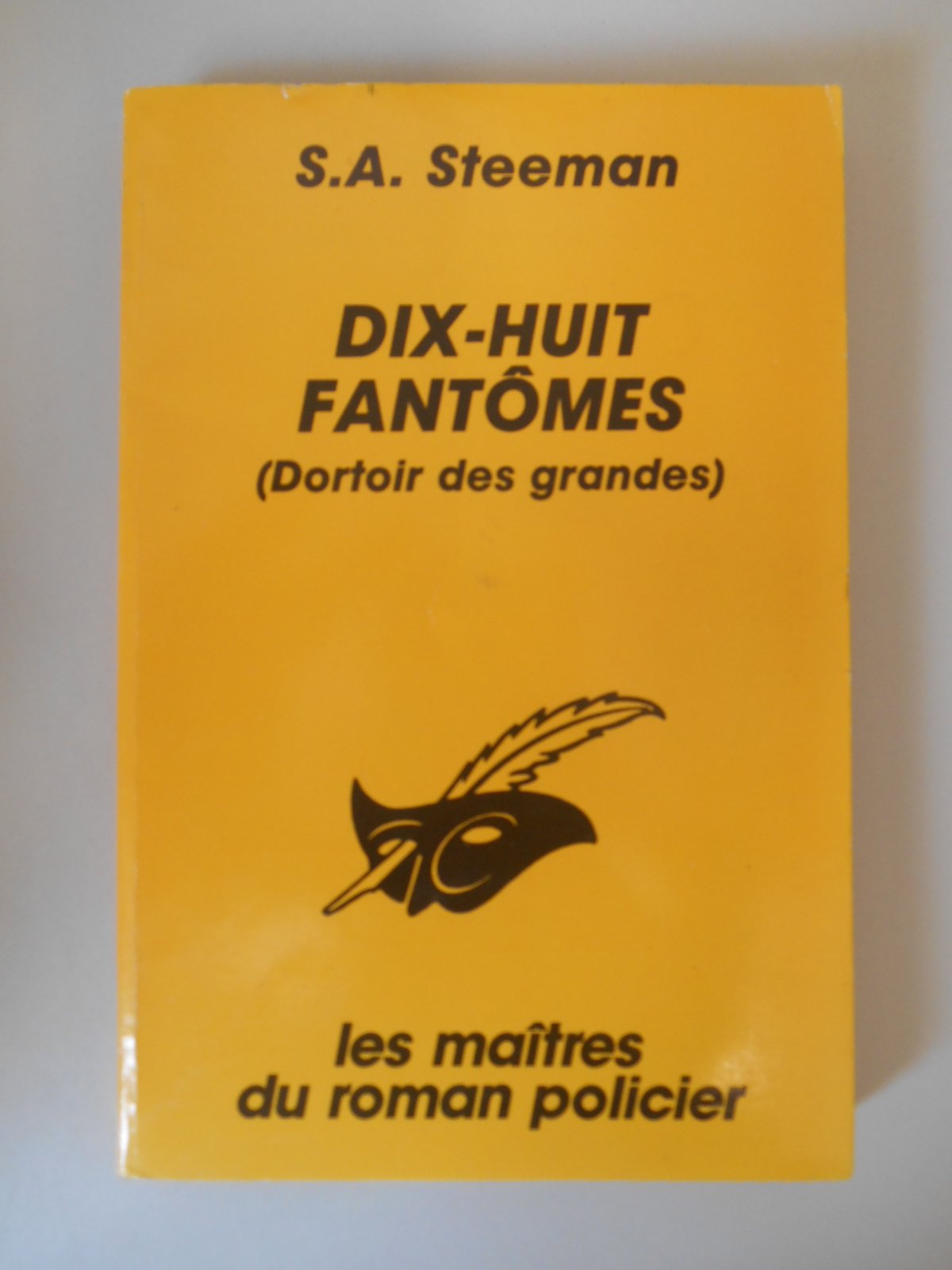 DIX-HUIT FANTOMES 9782702419700