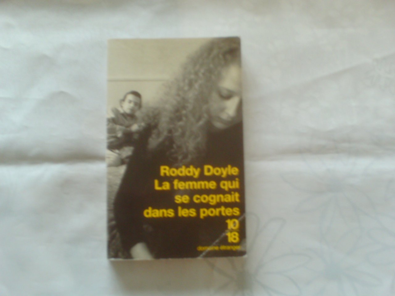 La Femme qui se cognait dans les portes 9782264029683