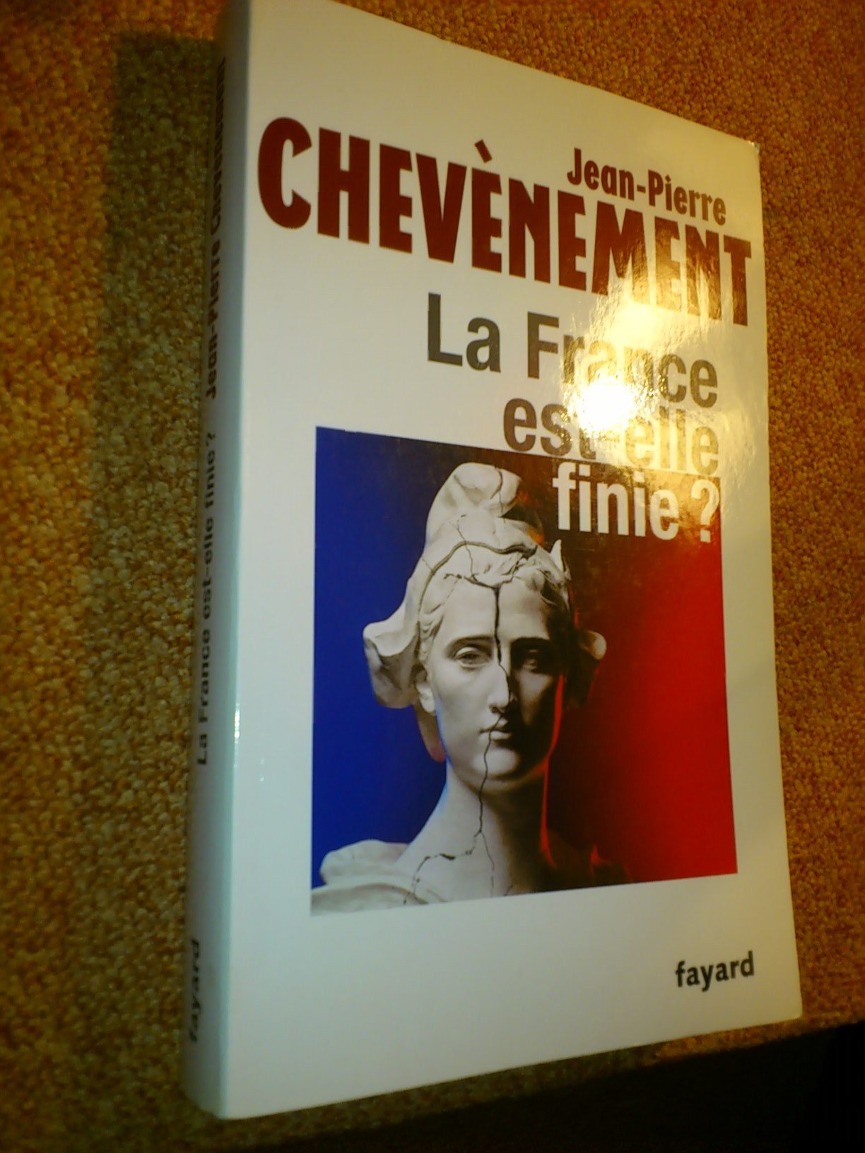 La France est-elle finie ? 9782213654454