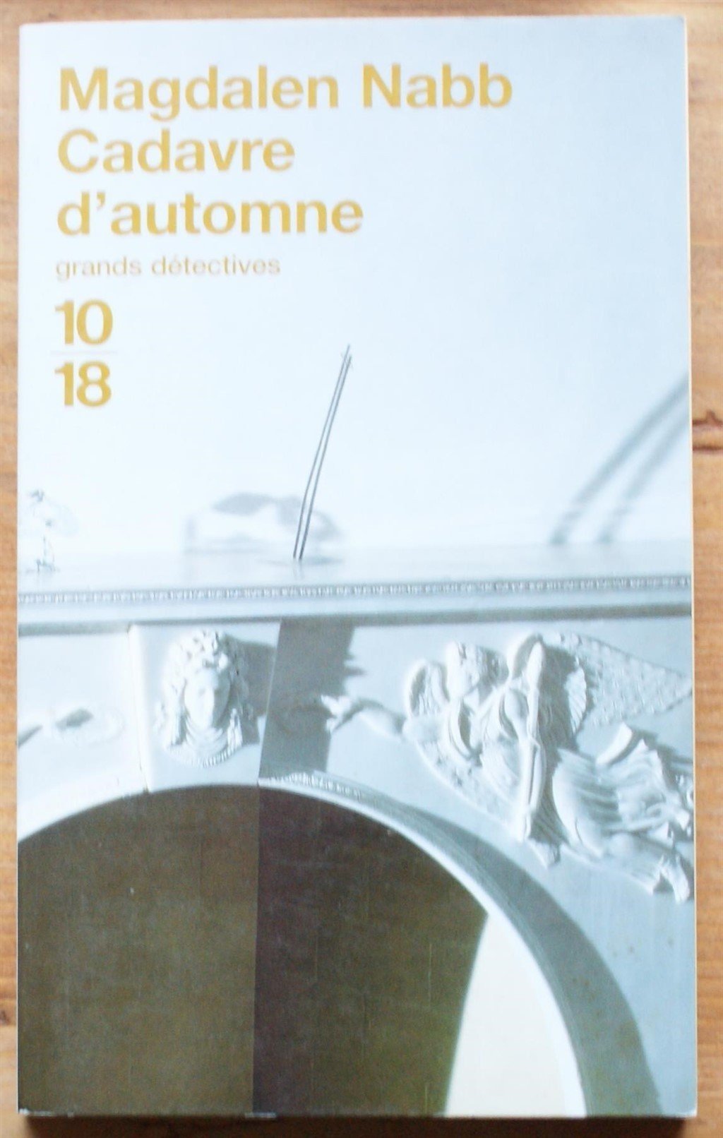 Cadavre d'automne 9782264034908