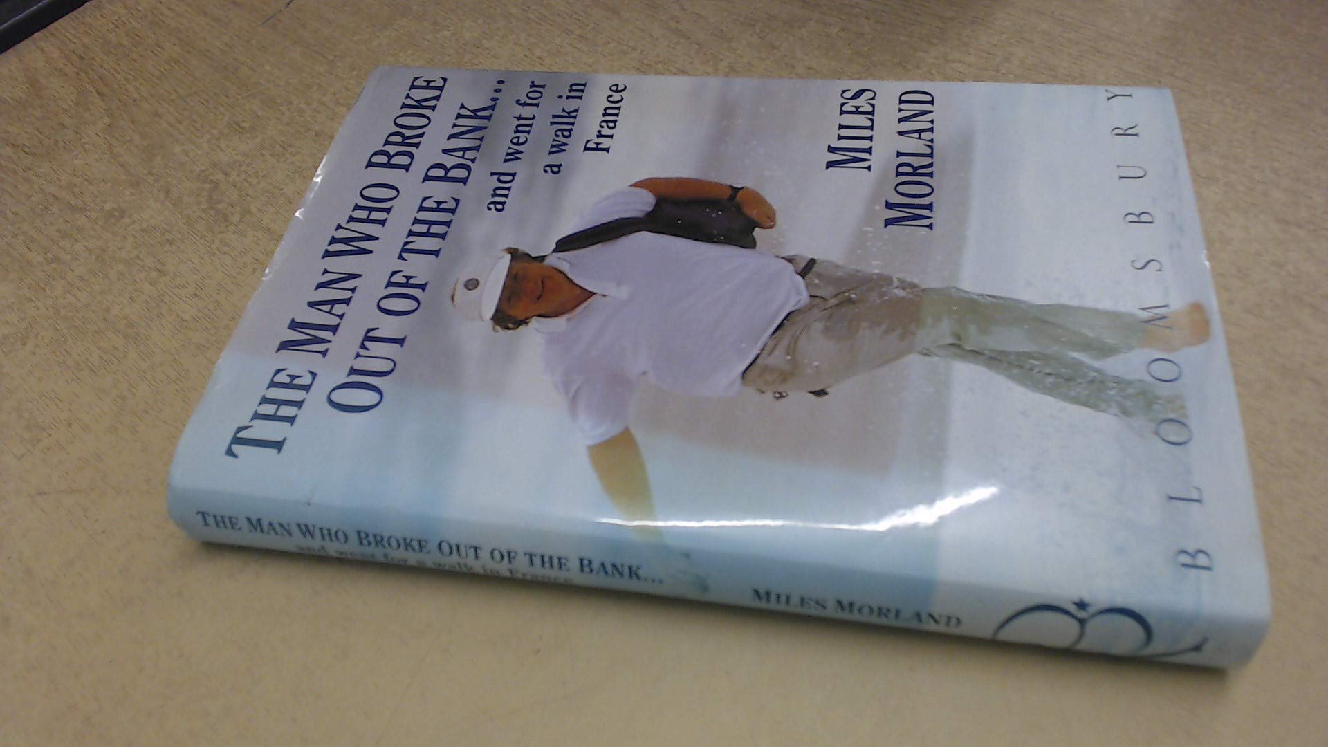 The Man Who Broke Out of the Bank and Went for a Walk in France 9780747511335