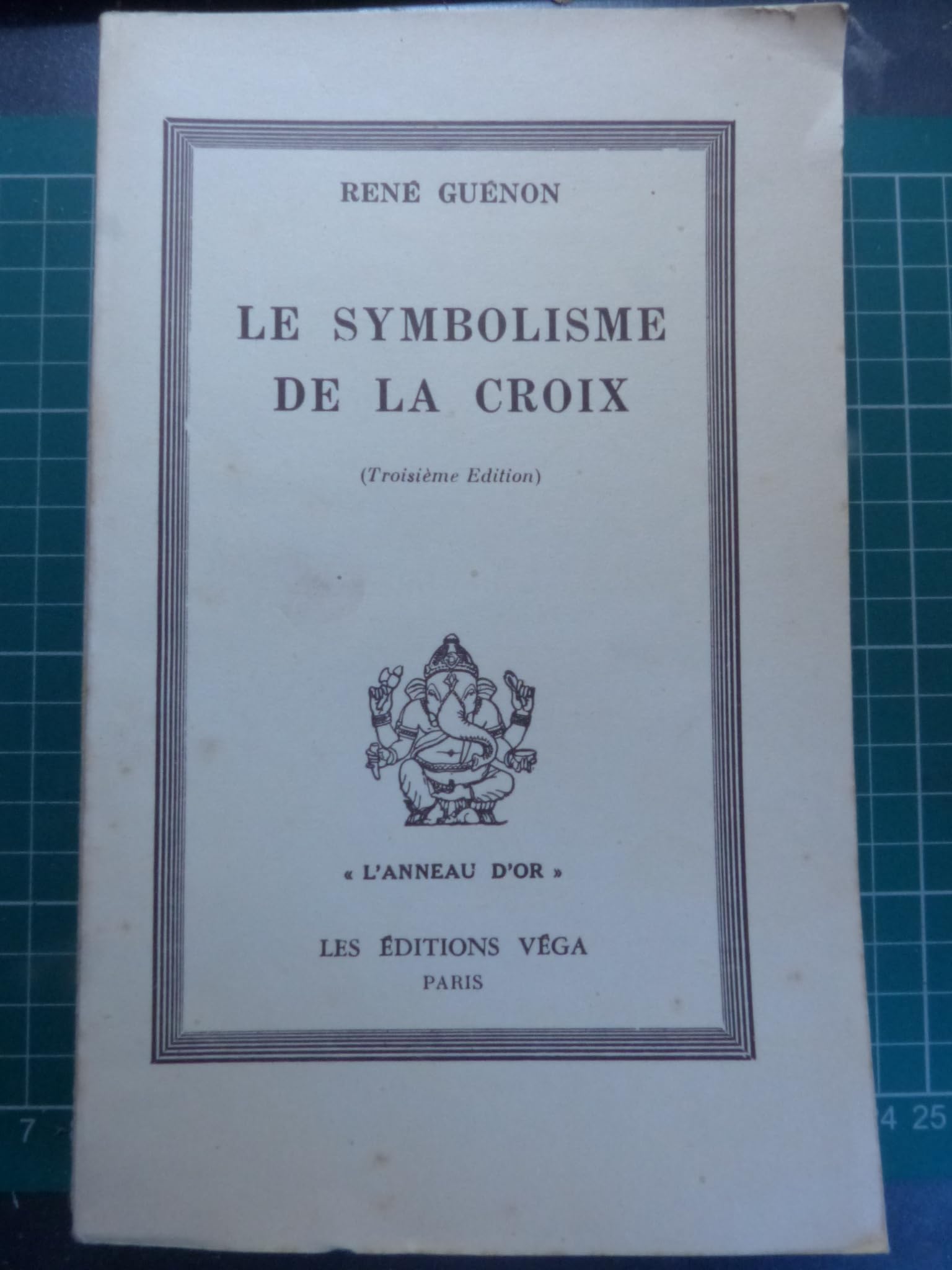 René Guénon. Le Symbolisme de la croix : . 3e édition