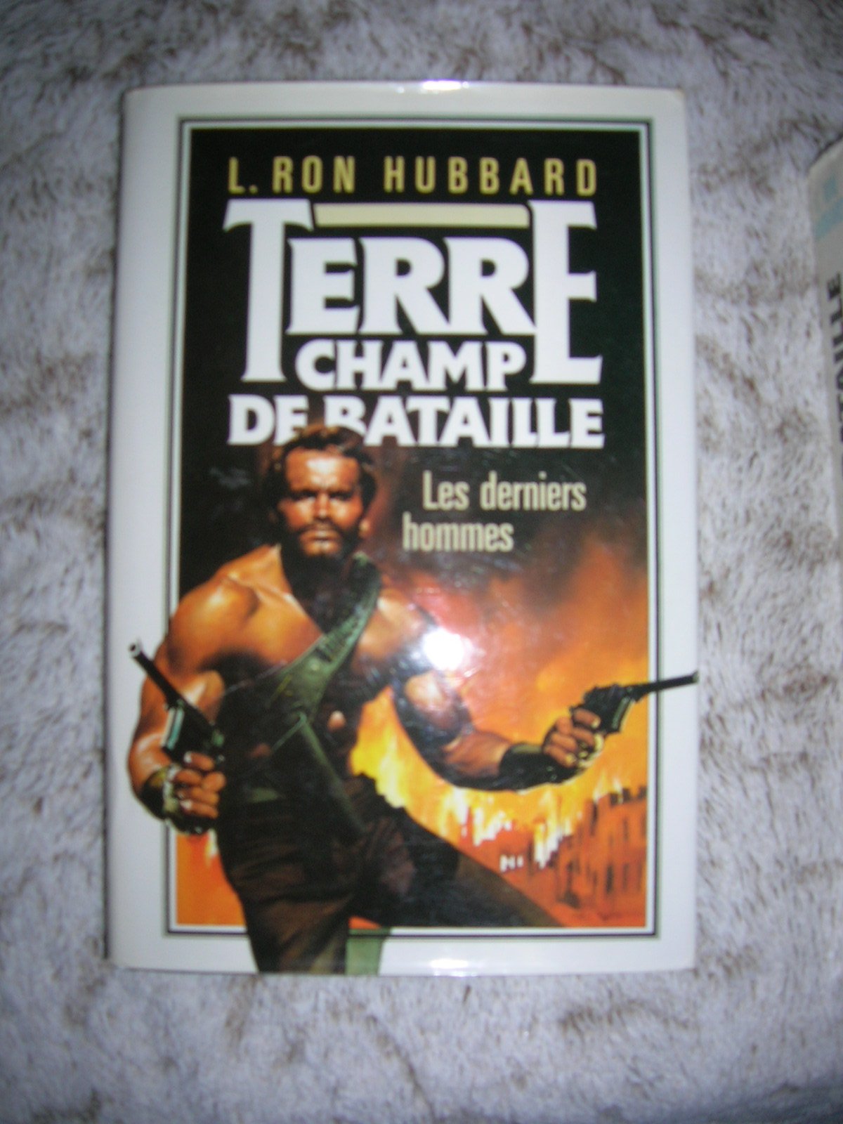 Terre champ de bataille Les derniers hommes 9782724230277