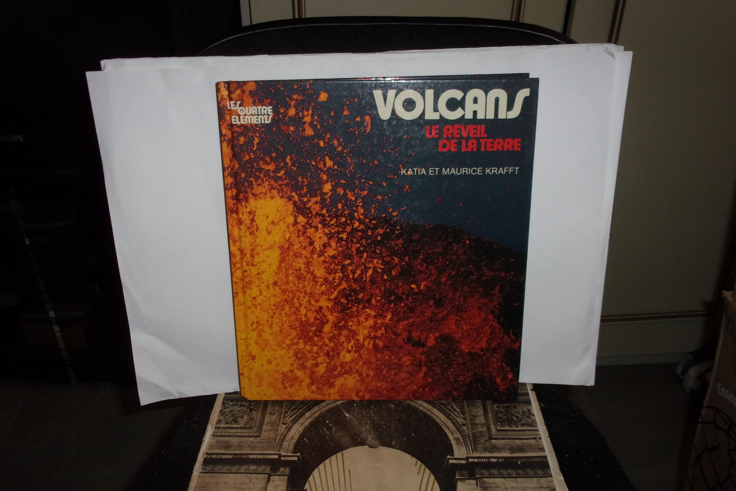 Volcans le reveil de la terre. 9782851083388