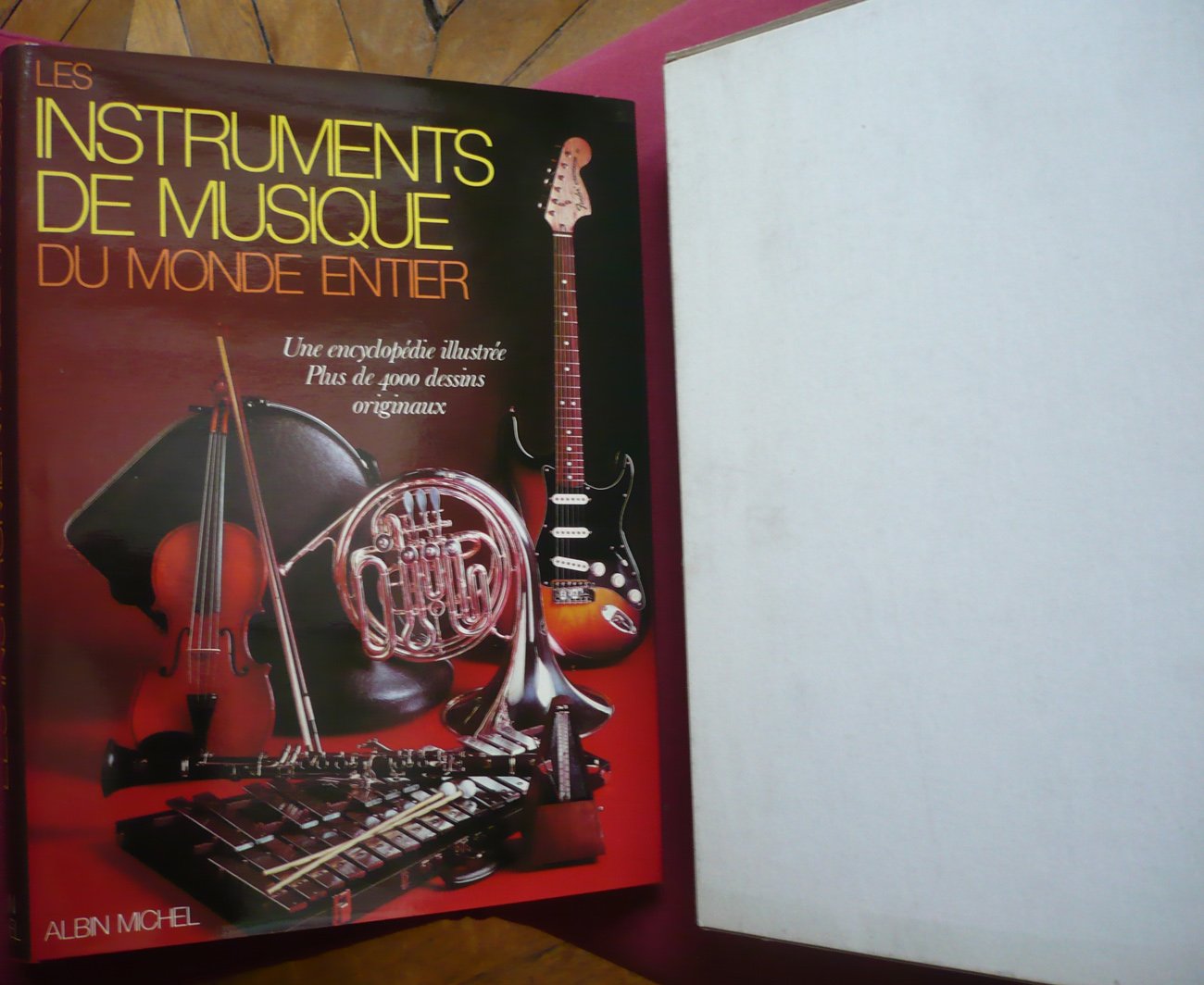Les Instruments de musique du monde, encyclopédie illustrée conçue par Diagram Group 9782226006714