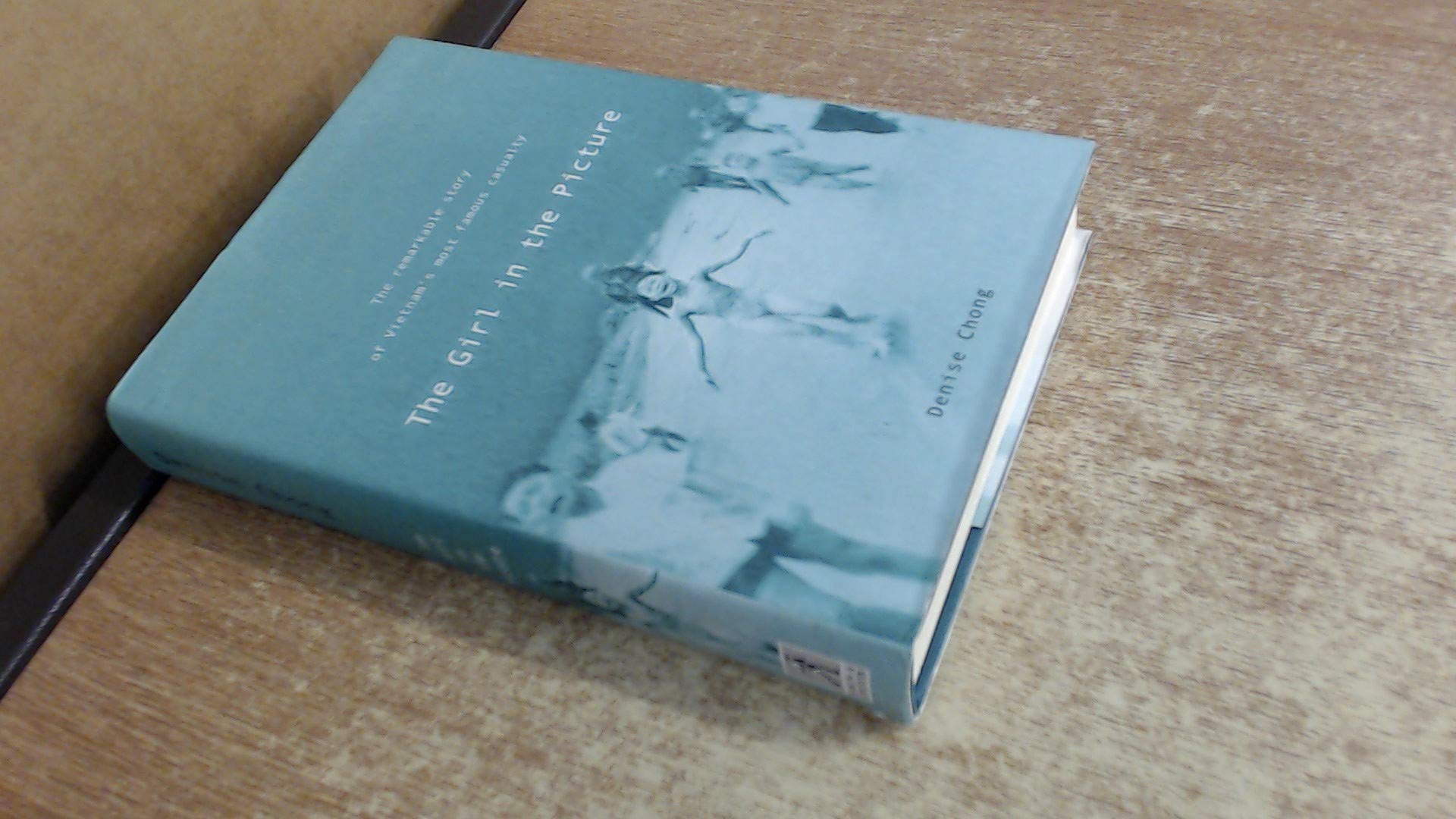 The Girl In The Picture: The Remarkable Story Of Vietnam's Most Famous Casualty 9780743208475