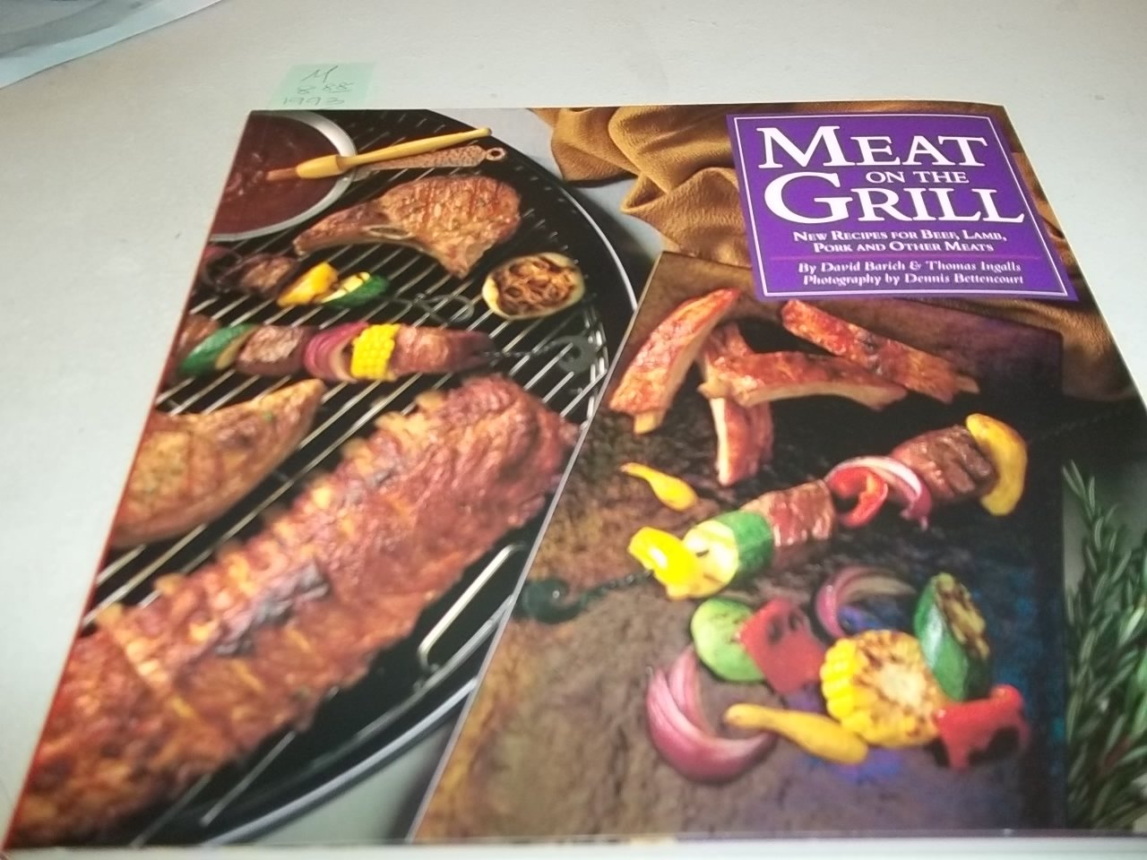 Meat on the Grill: New Recipes for Beef, Lamb, Pork and Other Meats 9780060969127