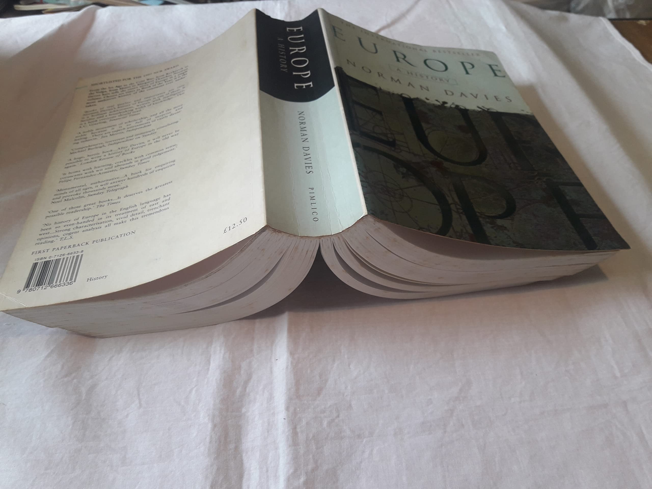 Europe: A History 9780712666336