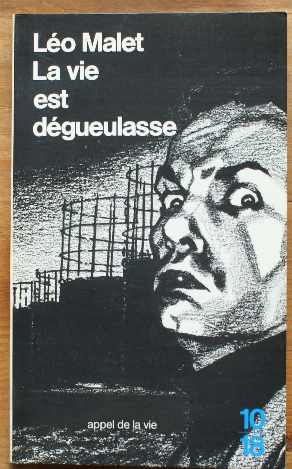 La vie est degueulasse 9782264007391