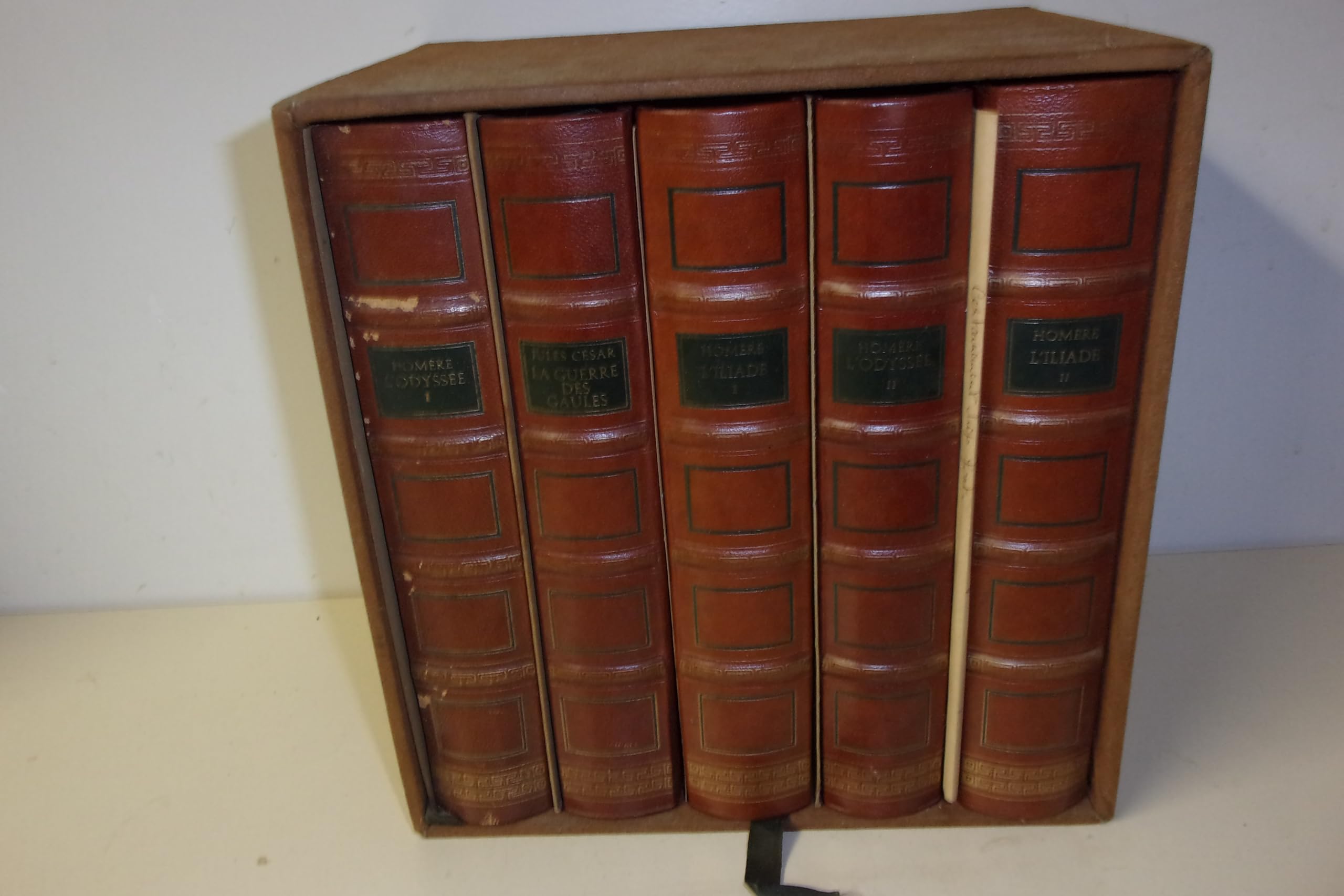 Coffret Homère Et Jules César - 2 tomes de l'Odyssée , 2 Tomes De L'Iliade, Homère Et 1 Volume De Jules César (l'Odyssée - La Guerre Des Gaules), 1982