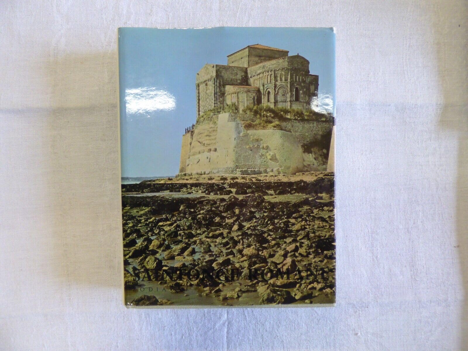 Saintonge romane - Edition originale - Traduction allemande de Hilaire de Vos - Traduction anglaise de Paul Veyriras et Jo-Anne Knight - Photographies inédites de Zodiaque