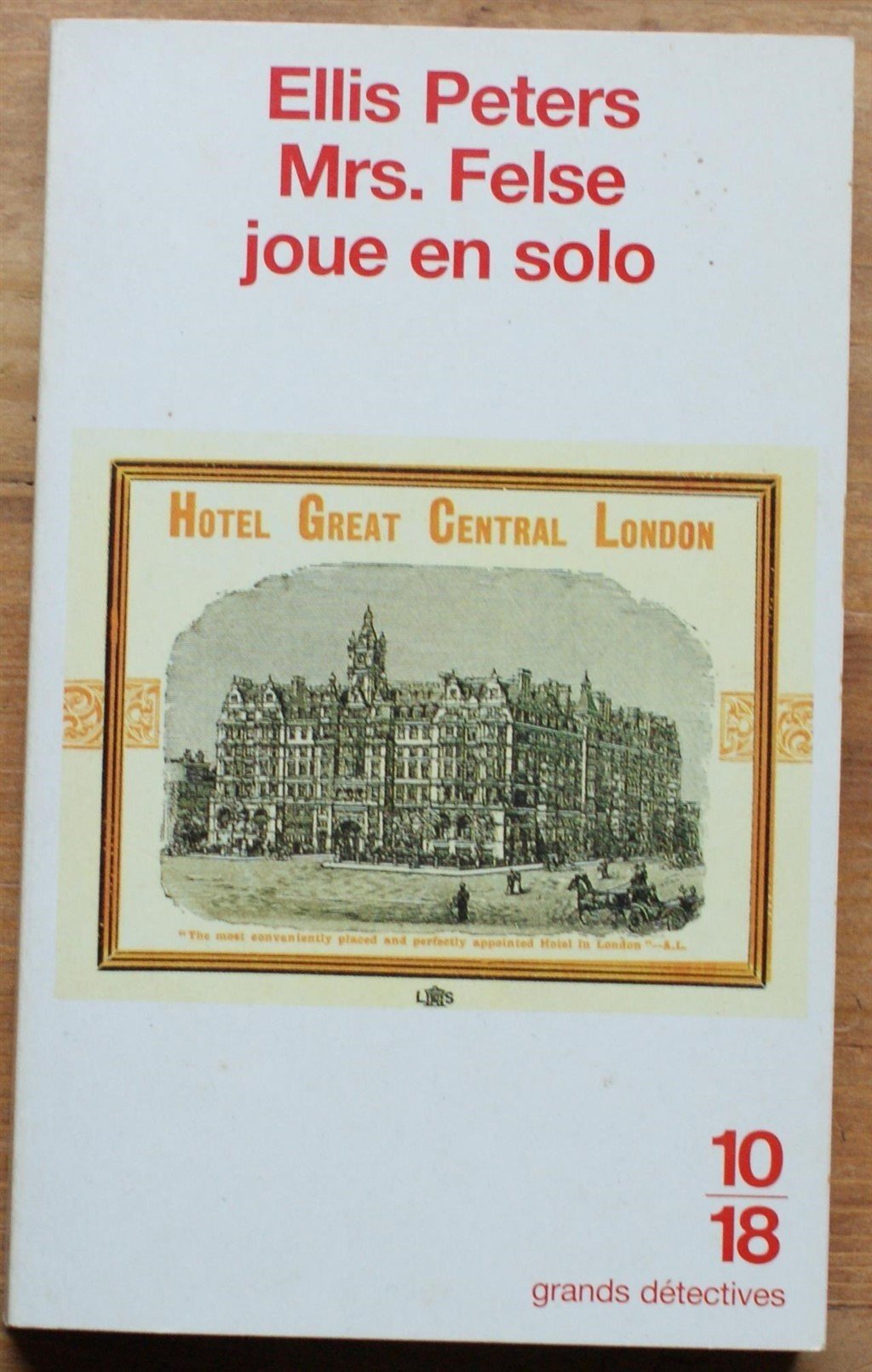 Mrs. Felse joue en solo 9782264025012