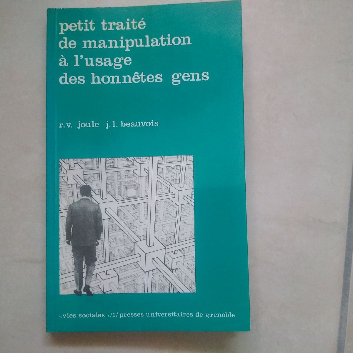 Petit Traité de manipulation à l'usage des honnêtes gens 9782706102912
