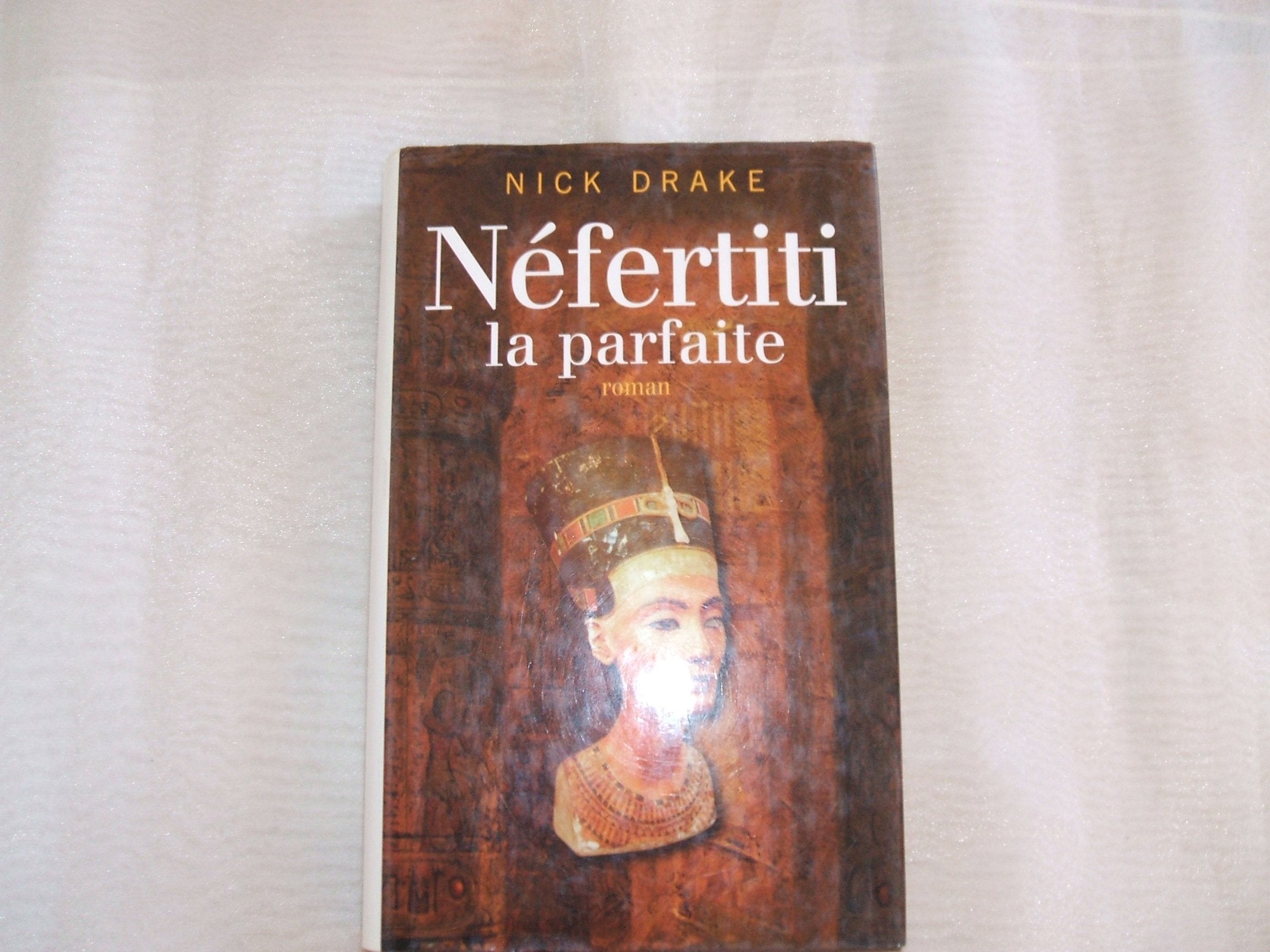 Néfertiti la parfaite 9782744198687