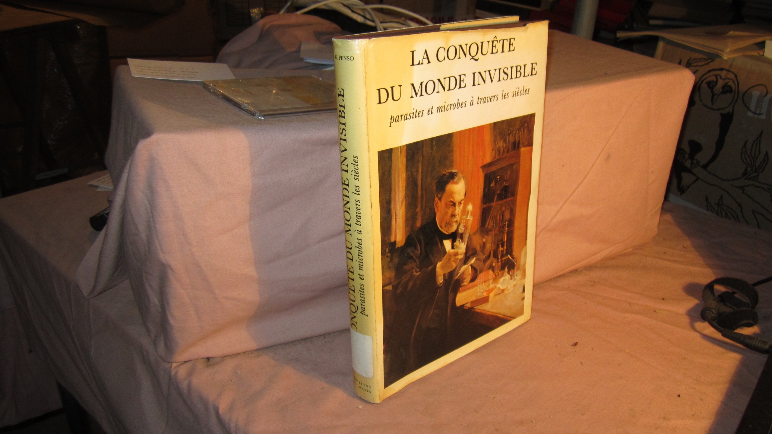 La conquete du monde invisible : parasites et microbes a travers les siecles 9782851280350