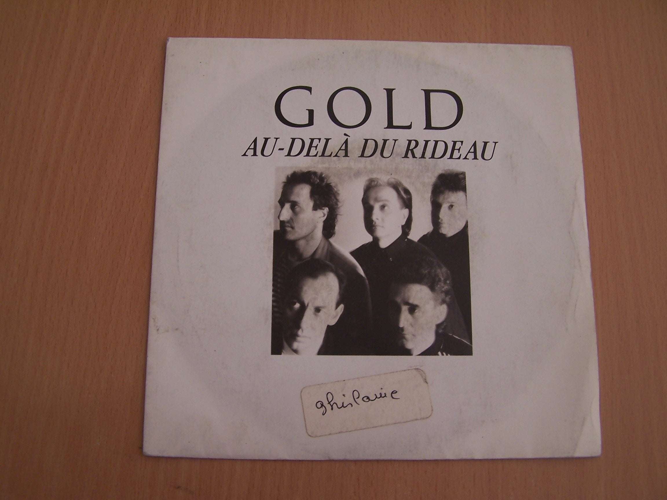 Au-Delà Du Rideau 0022924804779