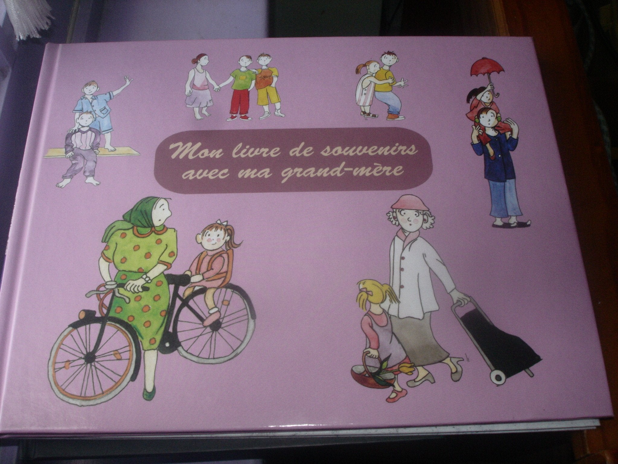 MON LIVRE DE SOUVENIRS AVEC MA GRAND-MERE 9782744192937