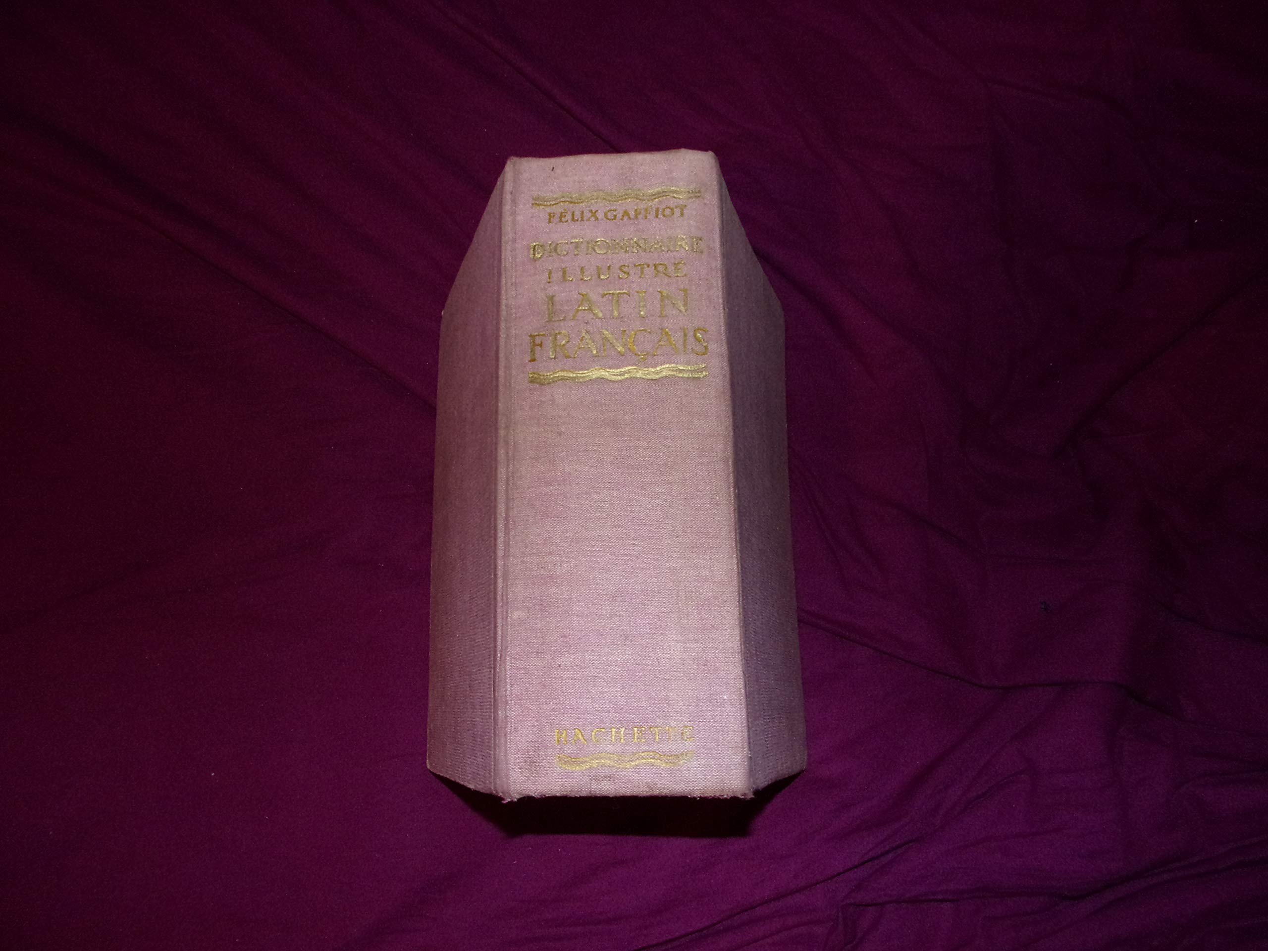 Dictionnaire illustre latin francais.
