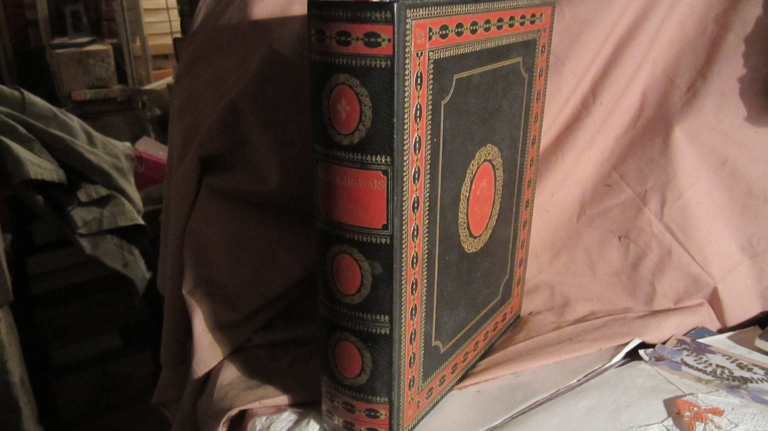 Oeuvres complètes de Beaumarchais , préc. d'une vie de l'auteur, d'une ébauche de son personnage, d'un hommage à son théâtre , suivies de commentaires sur l'auteur et son oeuvre , éd. prép. par Albert Demazière.