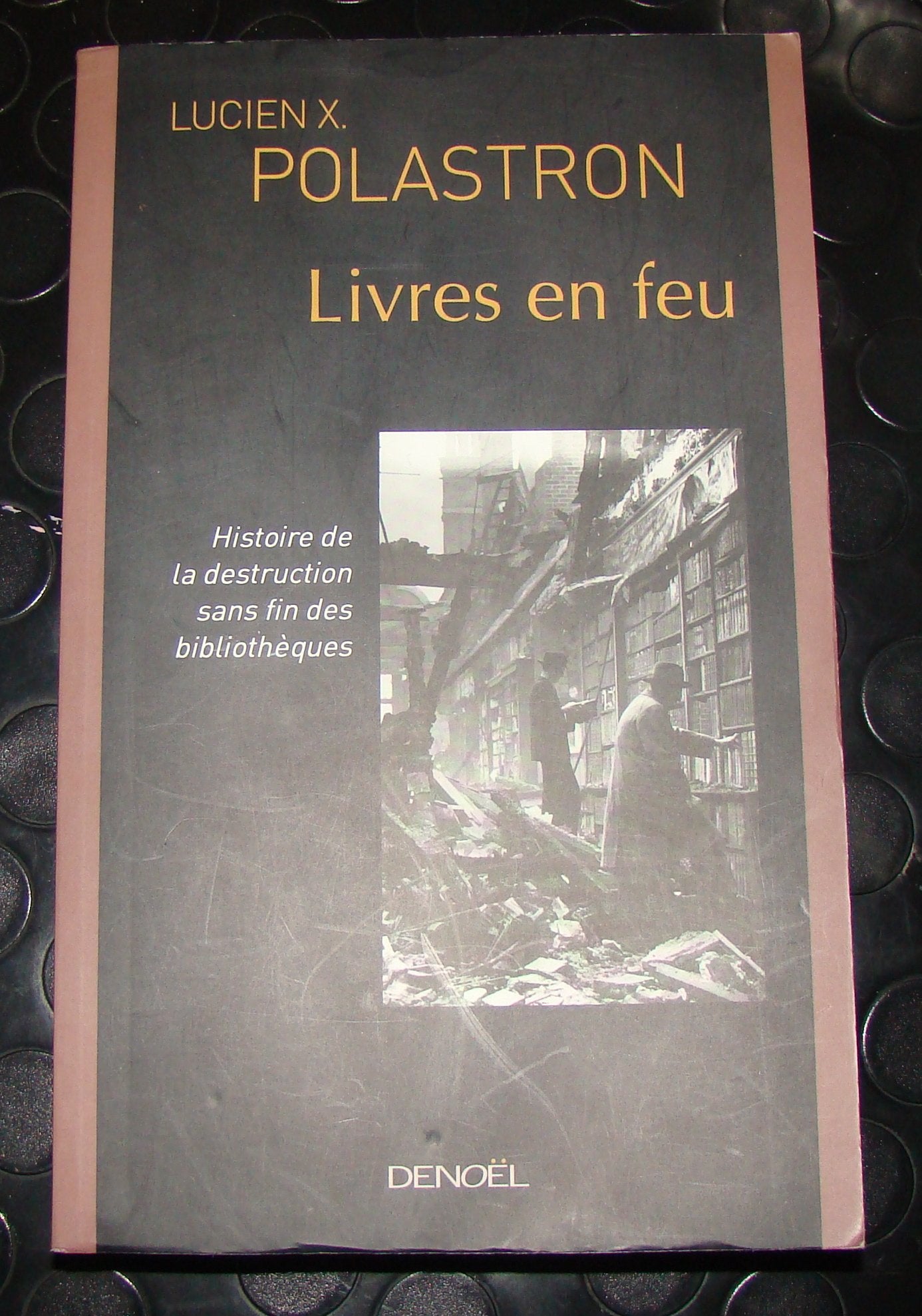Livres en feu: Histoire de la destruction sans fin des bibliothèques 9782207255735