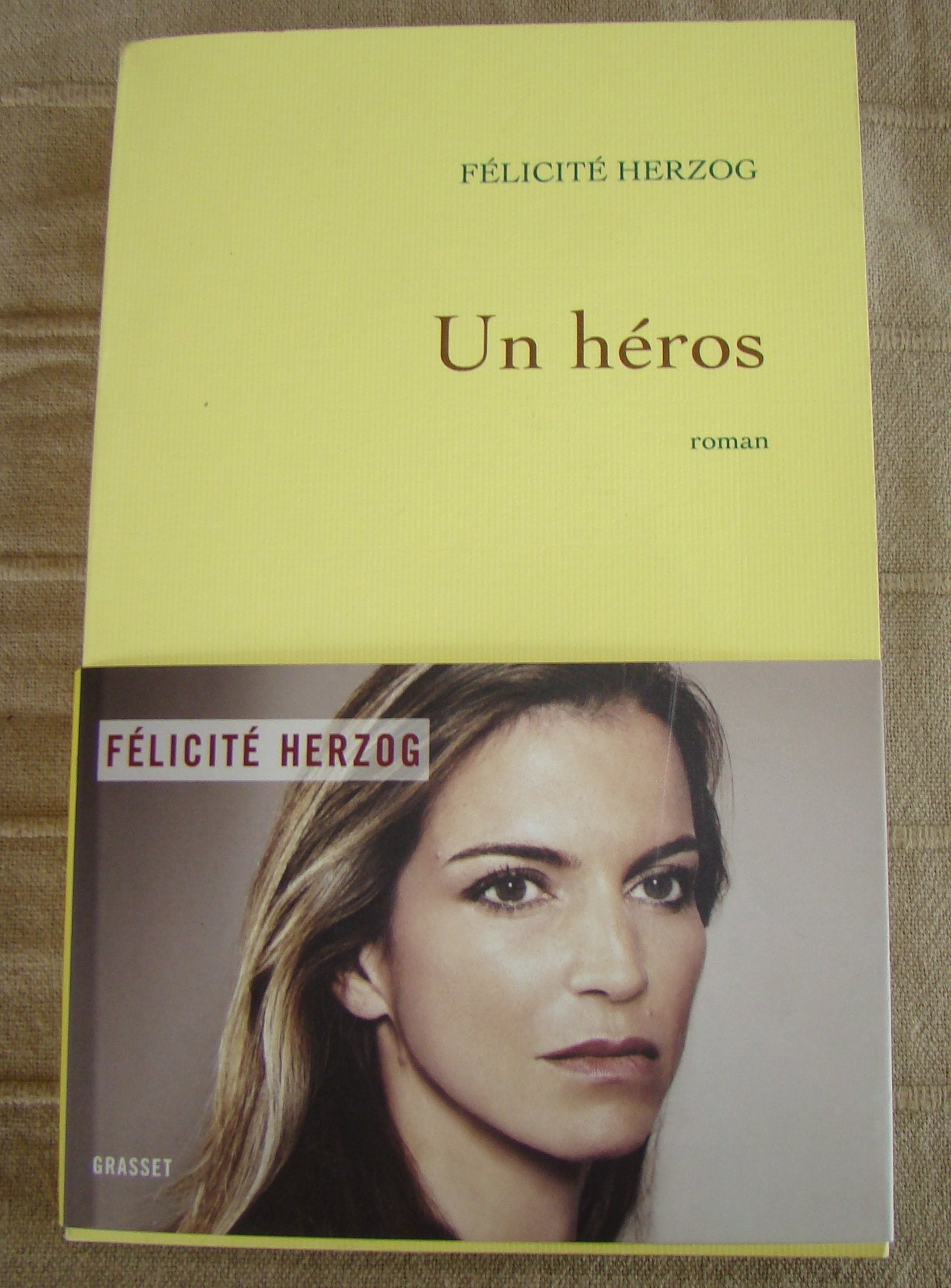 Un héros: roman 9782246800637