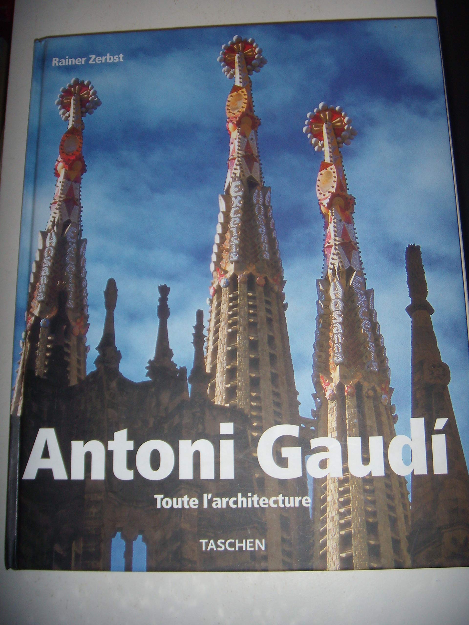 ANTONI GAUDÍ - THE COMPLETE BUILDINGS 9783822821701