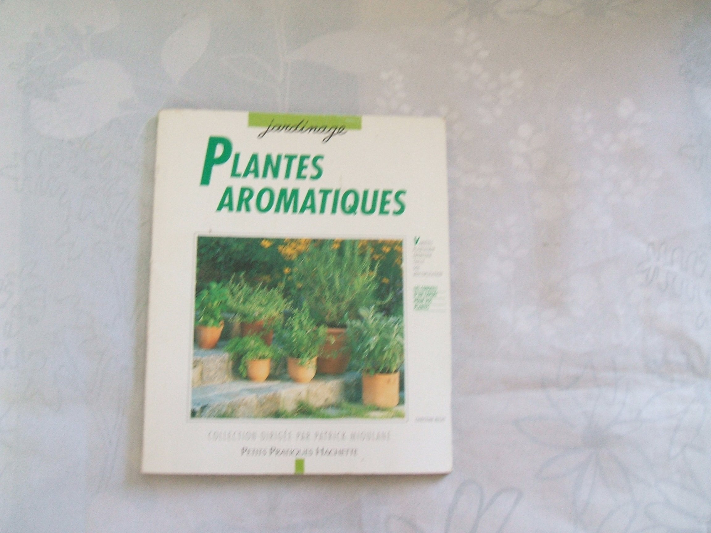 Plantes aromatiques: Culture à la fenêtre, sur le balcon, en terrasse, les conseils d'une spécialiste pour les cultiver, les soigner, les multiplier et les cuisiner 9782010190568