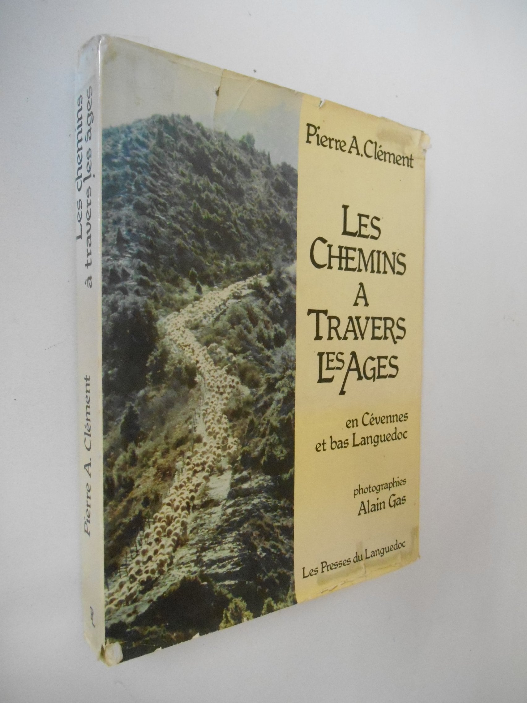 Les chemins à travers les âges / Clement, Pierre A / Réf31105