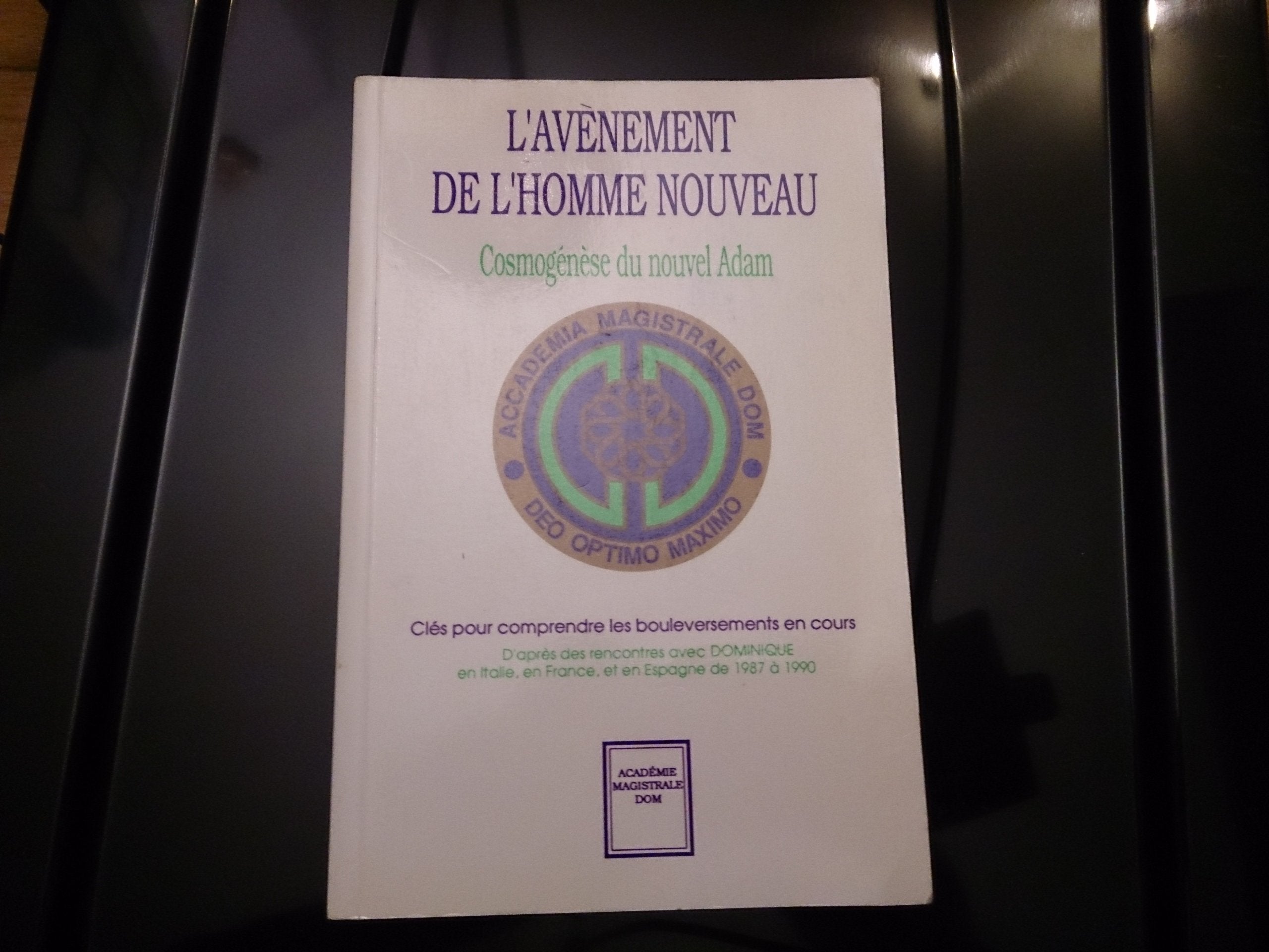 L'avènement de l'homme nouveau. Cosmogénèse du Nouvel Adam. Clés pour comprendre les bouleversements en cours. D'après des rencontres avec Dominique en Italie, en France, et en Espagne de 1987 à 1990