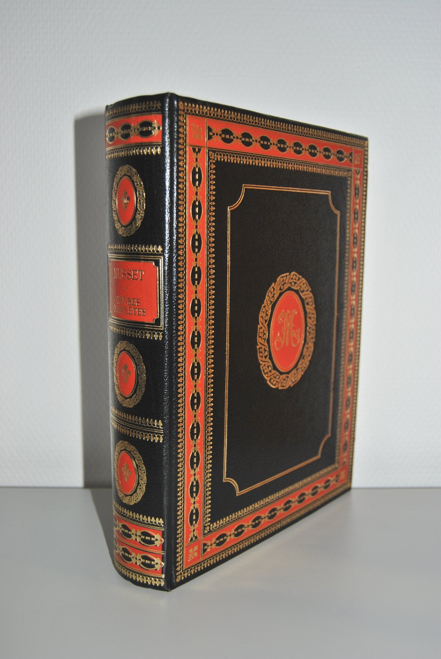 Oeuvres complètes d'Alfred de Musset , préc. d'une vie de l'auteur par son frère et d'une évocation de ses amours en rapport avec son oeuvre , suivies de jugements et commentaires sur le poète , éd. p