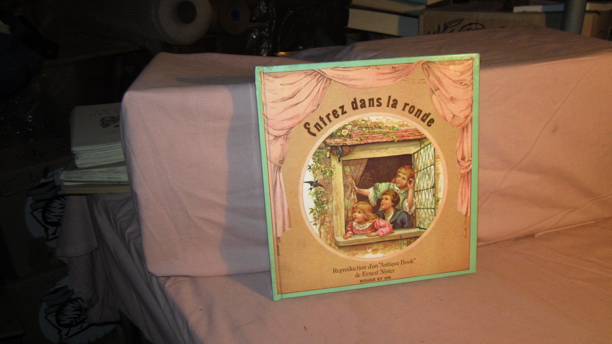 Entrez dans la ronde : reproduction d'un "antique book" 9782261007820