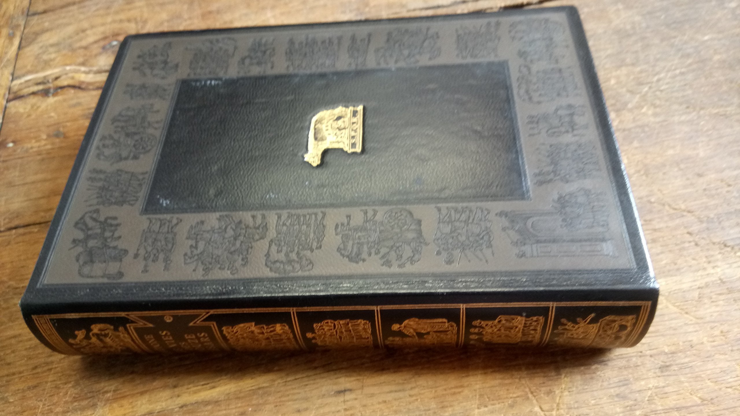 Suétone - Les vies des douze Césars Empereurs Romains