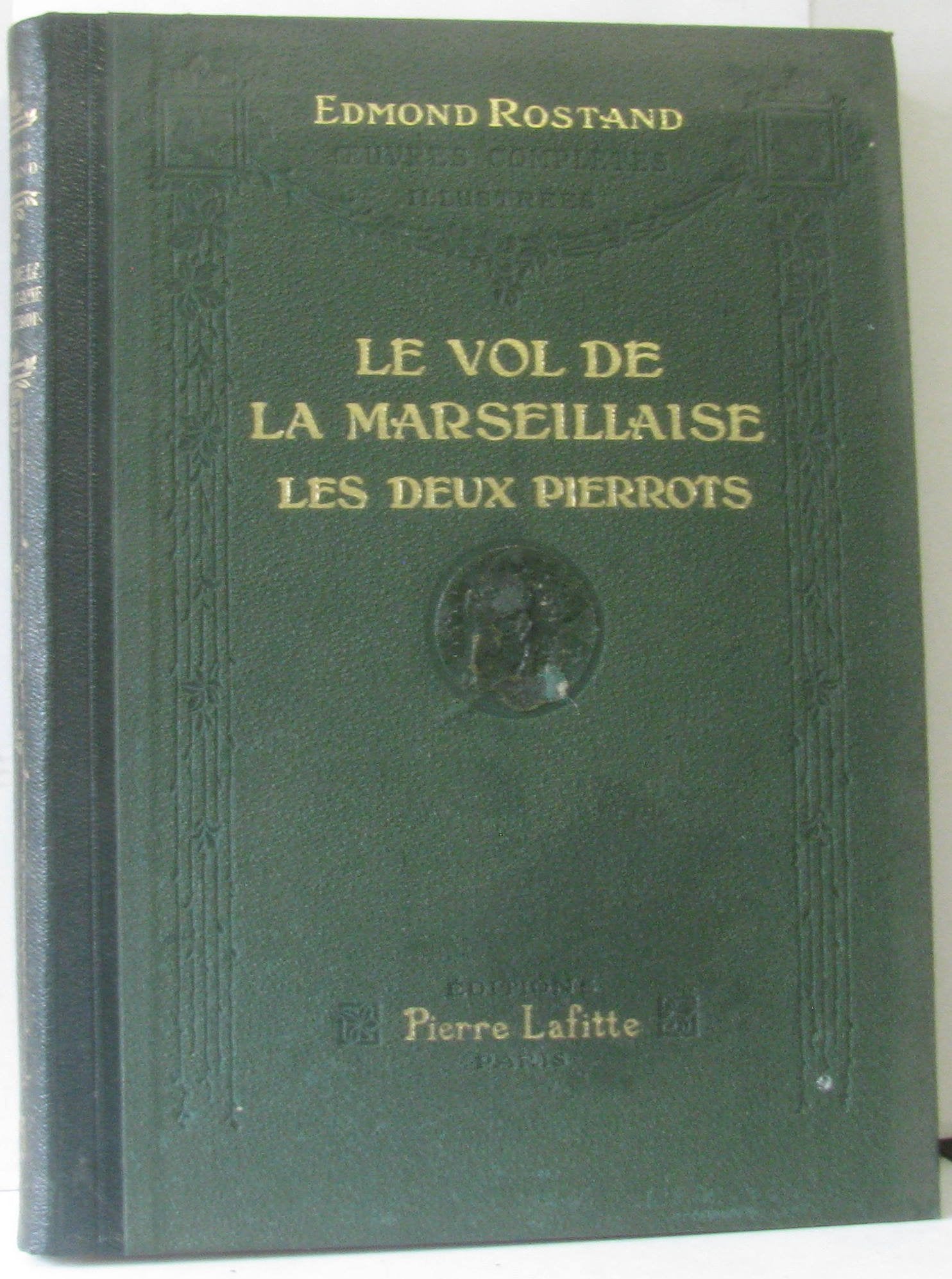 Le vol de la marseillaise, les deux pierrots