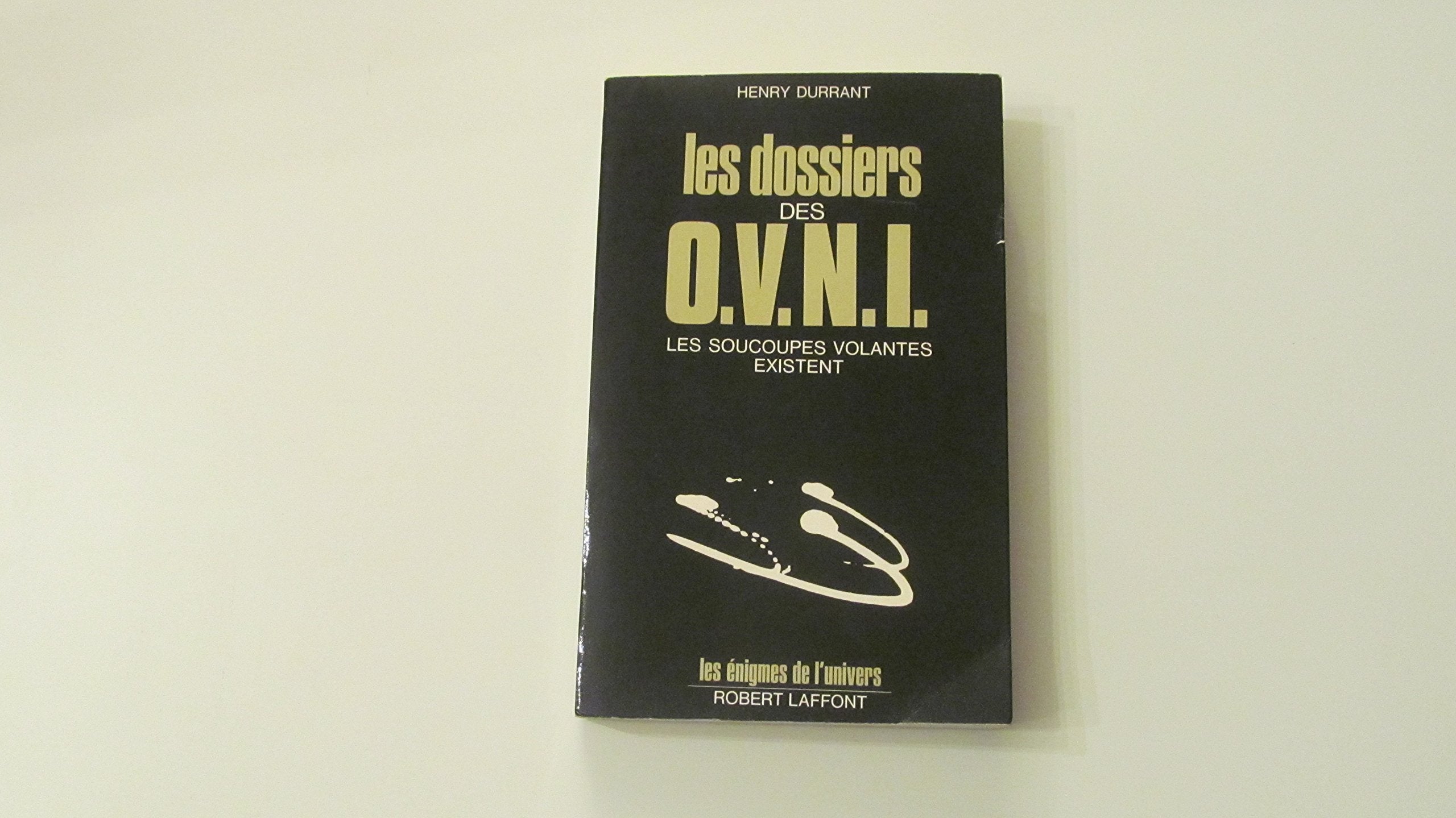 Les dossiers des OVNI, les soucoupes volantes existent 9782221004258