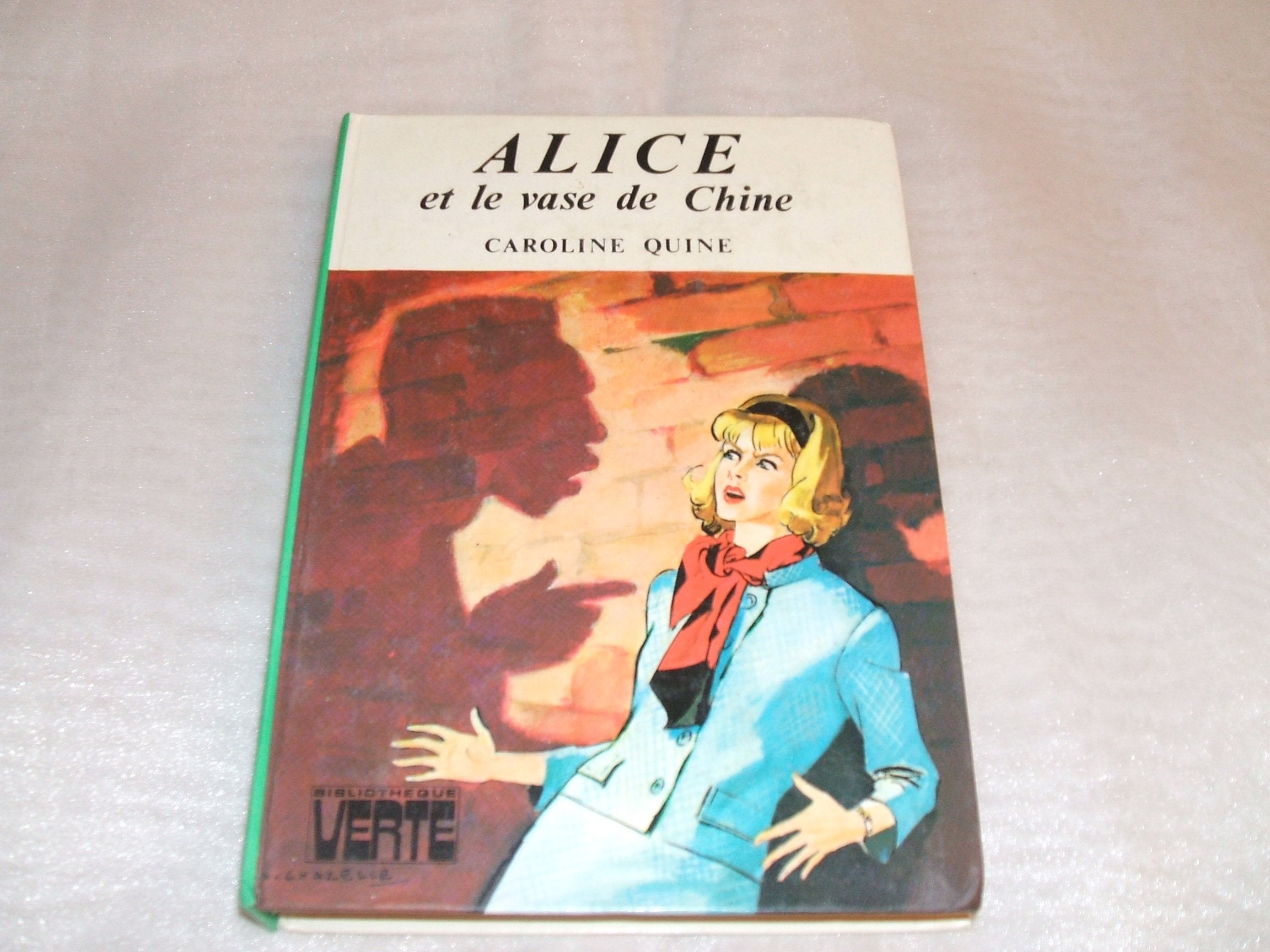 Alice et le vase de Chine : Collection : Bibliothèque verte cartonnée & illustrée 9782010007590