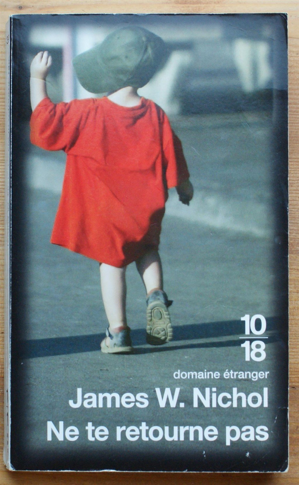 NE TE RETOURNE PAS 9782264043979