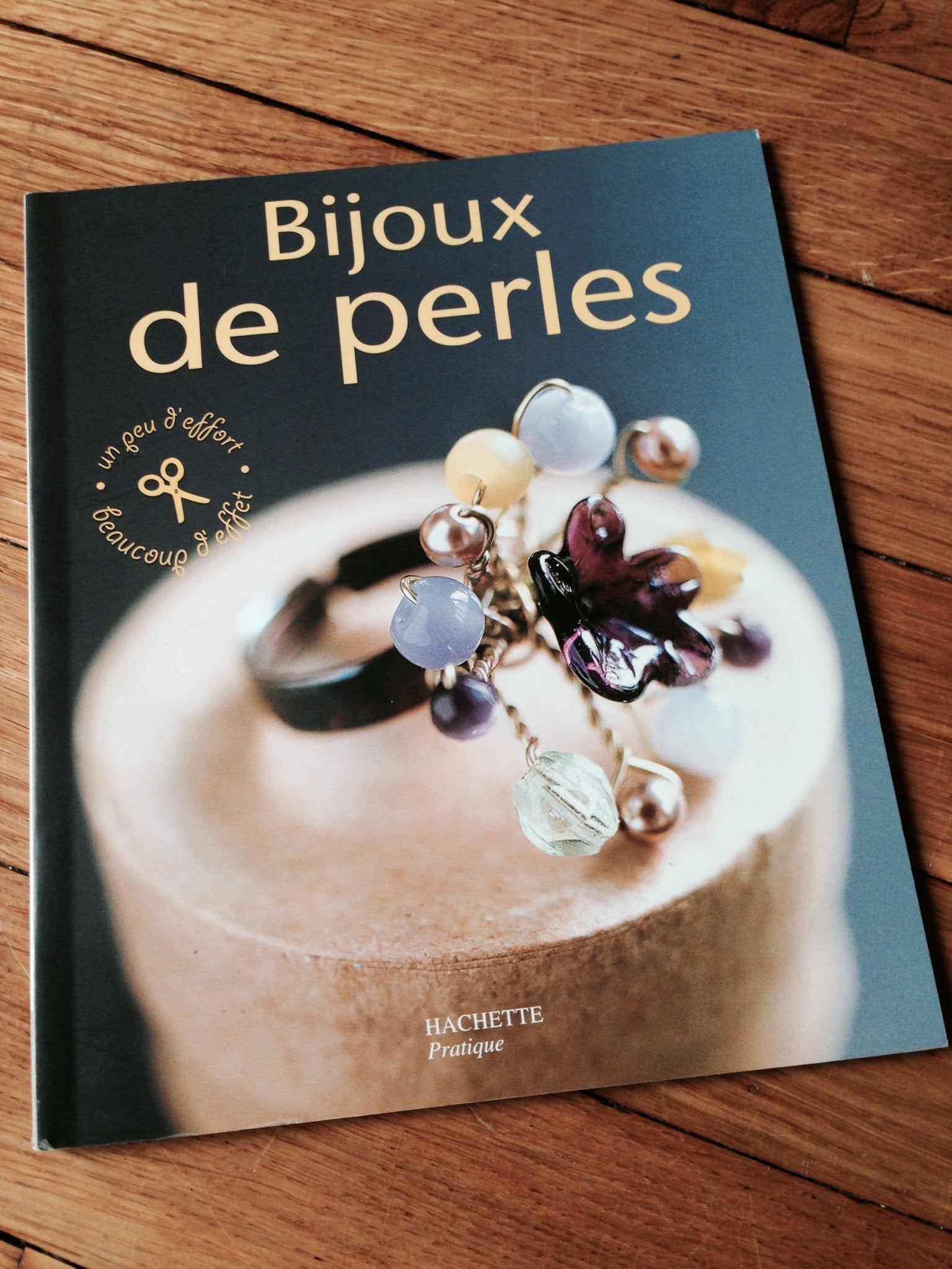 Bijoux de perles 9782016251447
