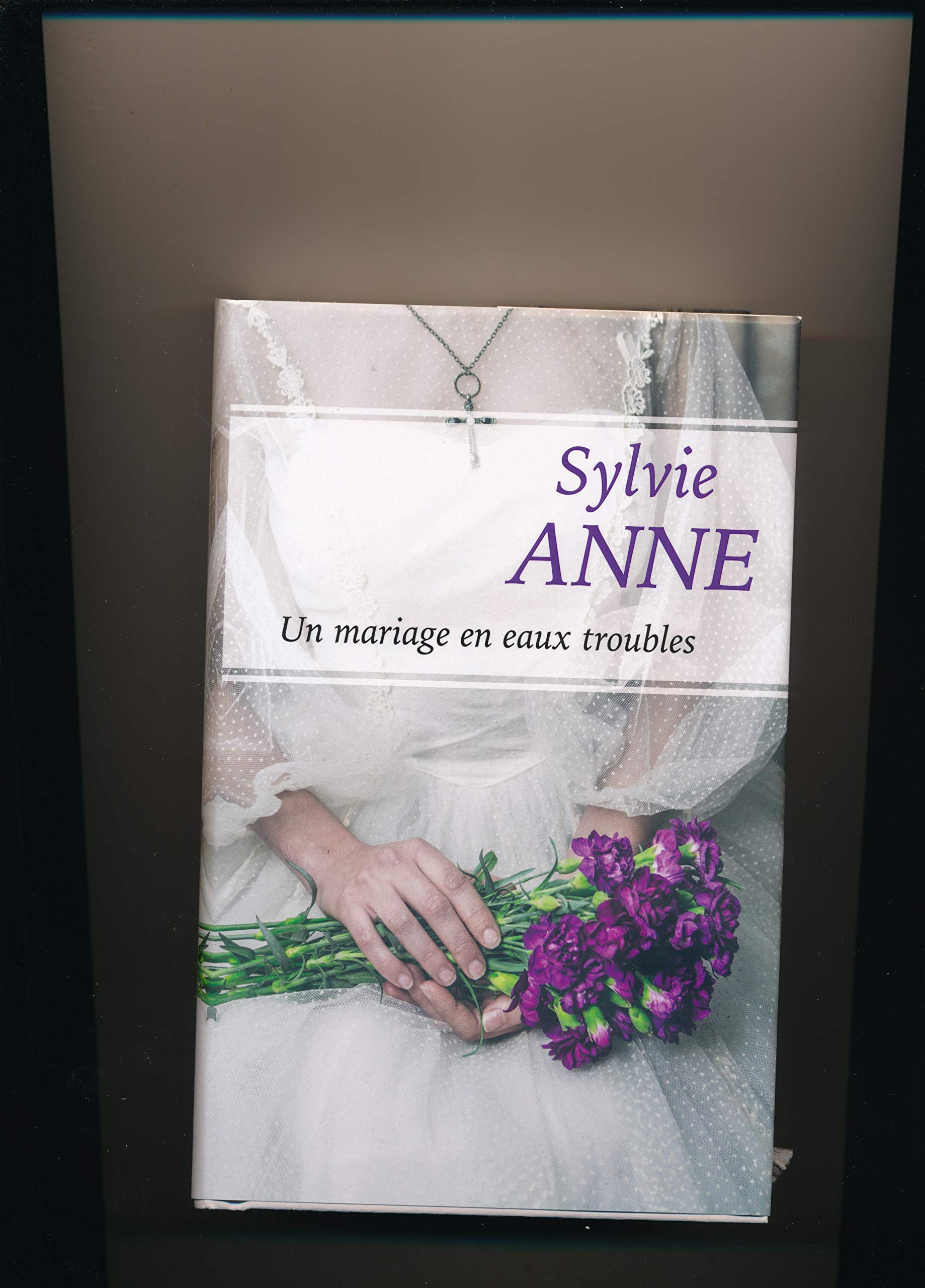 Un mariage en eaux troubles 9782298142617