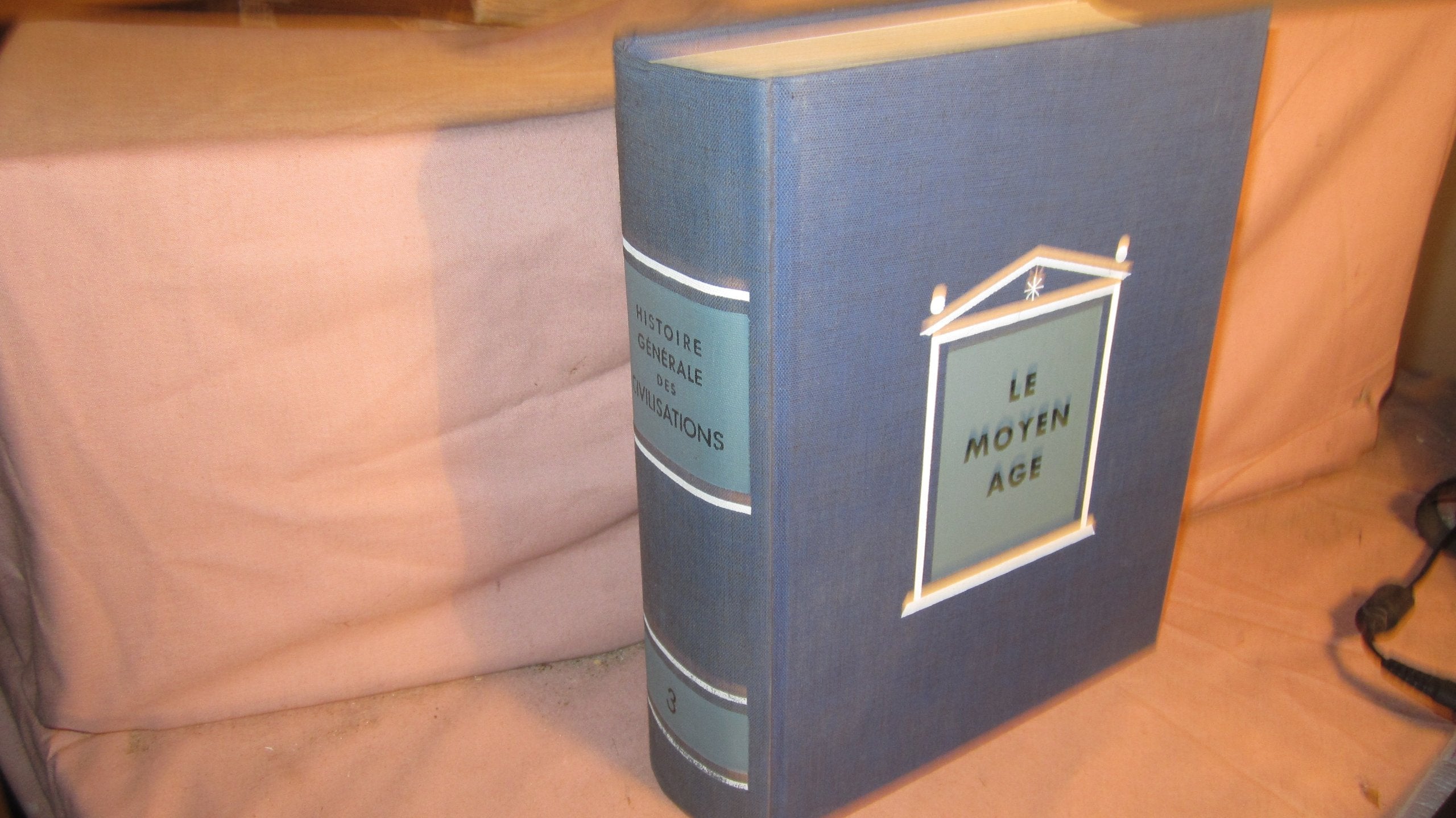 Le moyen age. L'expansion de l'Orient et la naissance de la civilisation occidentale. Tome 3 de l'Histoire générale des civilisations.