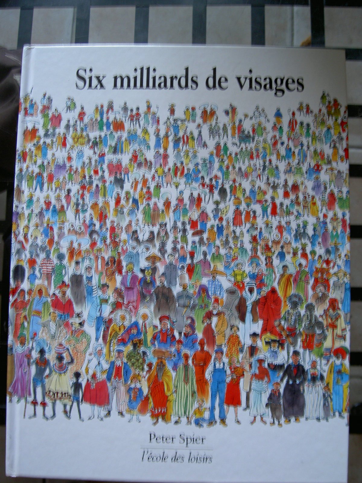 Six milliards de visages 9782211076258