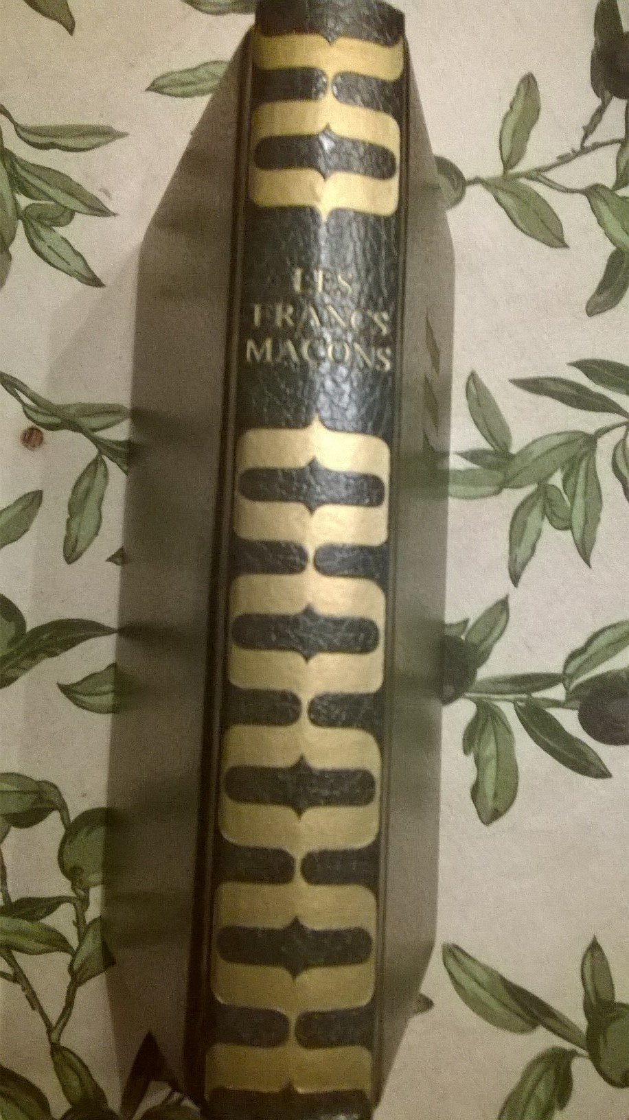 Les francs-maçons. comprendre les francs-maçons. essai de description d'une société traditionnelle.