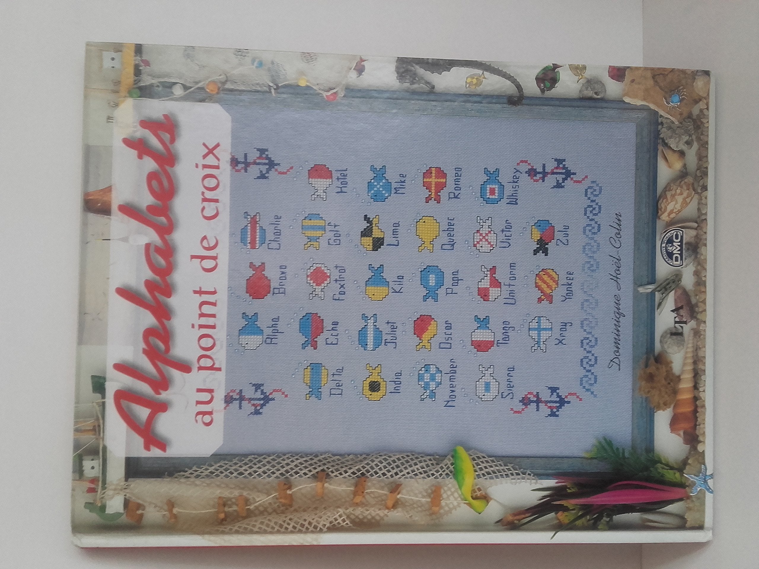 Alphabets au point de croix 9782283582992
