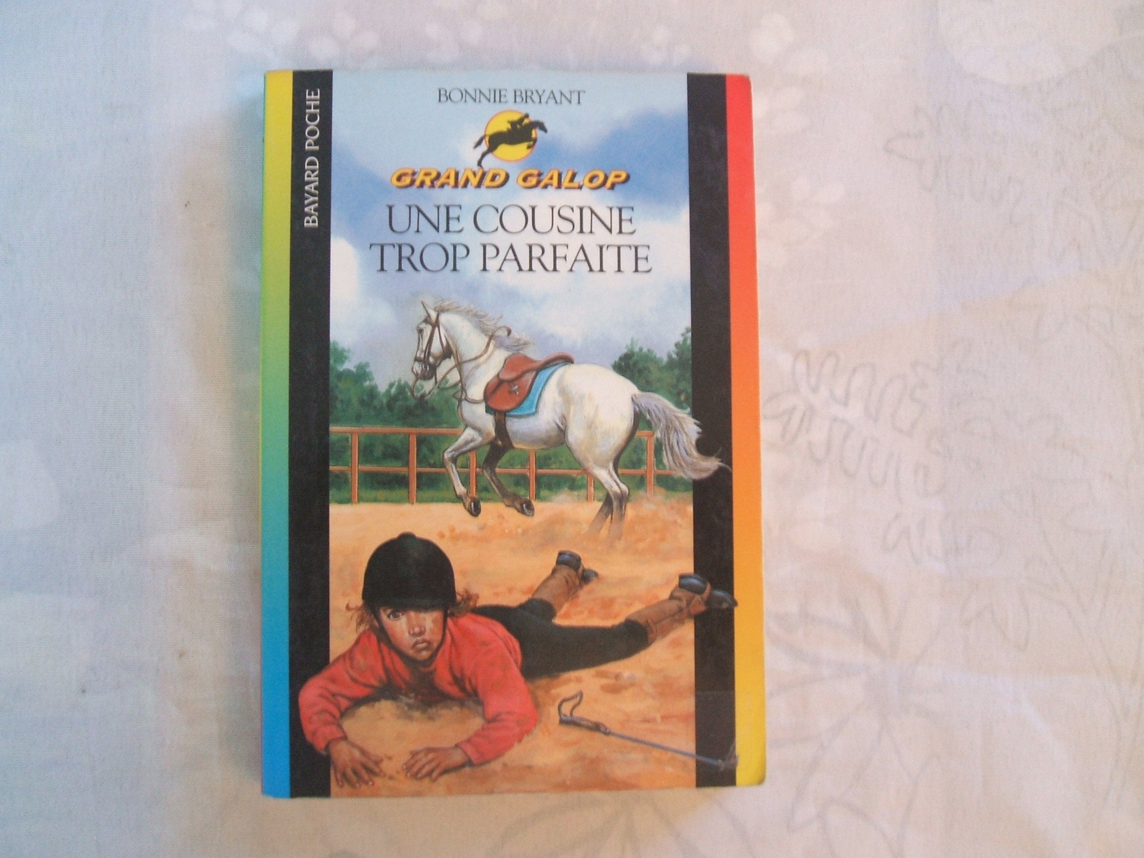 Une cousine trop parfaite 9782747004701