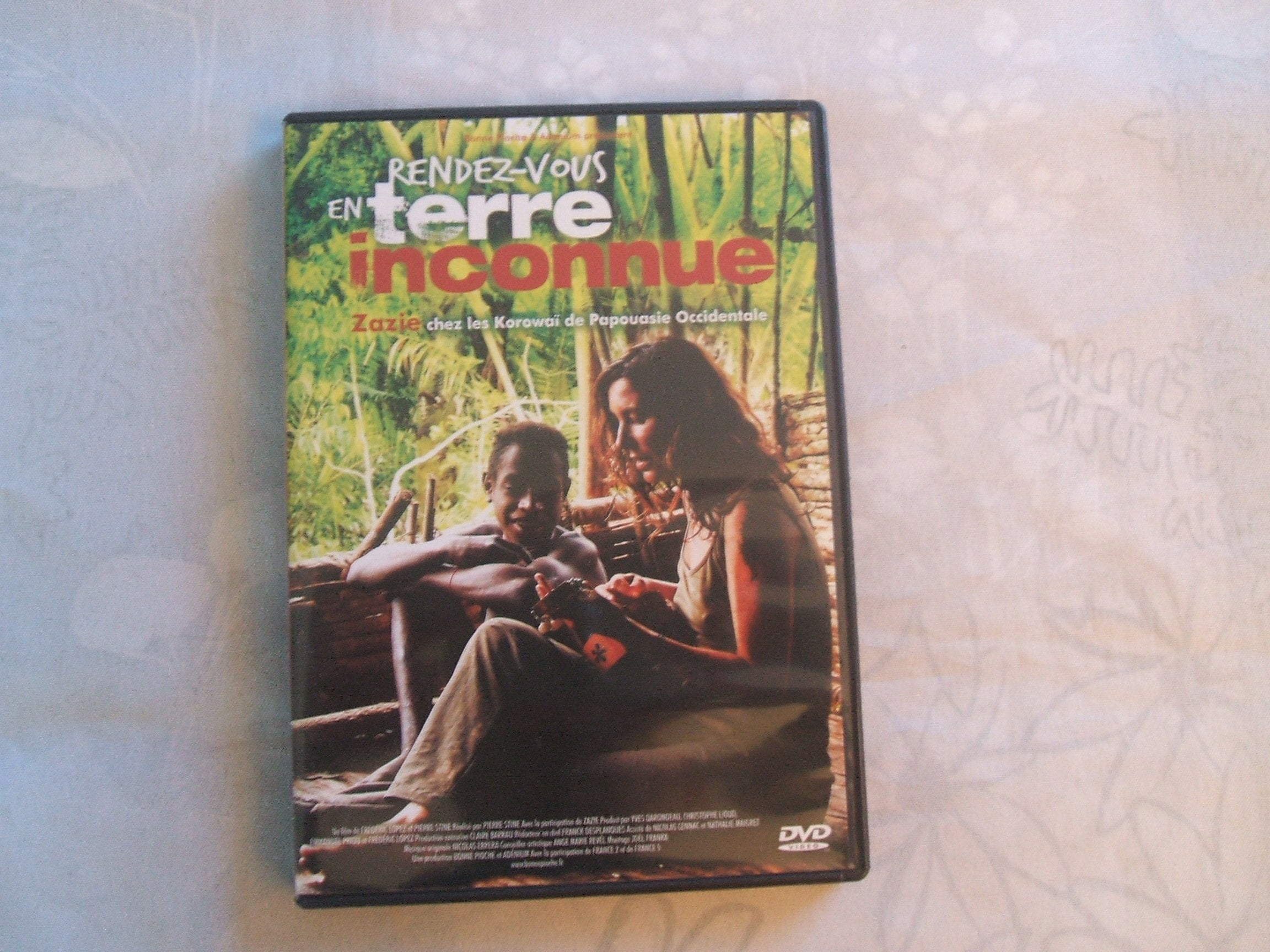 Rendez-vous en terre inconnue : Zazie chez les Korowaï de Papouasie Occidentale 8717418236342