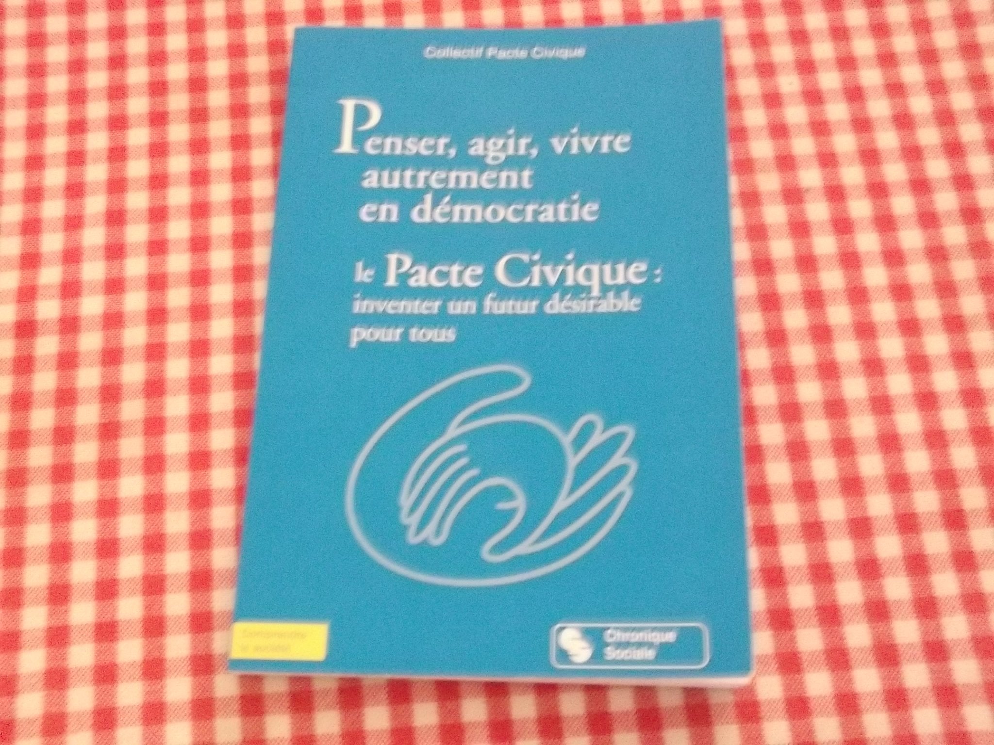 Penser, agir, vivre autrement en démocratie le pacte civique, inventer un futur désirable pour tous 9782850089183